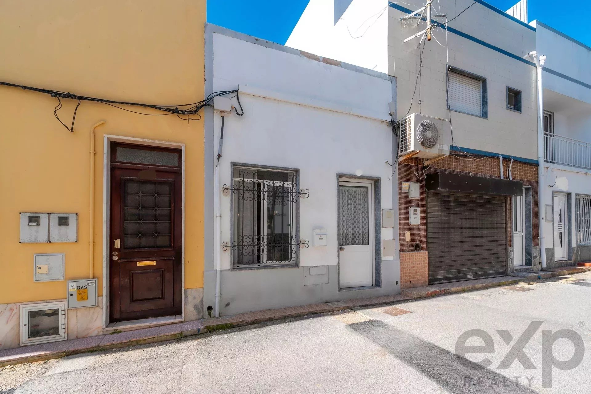 Renovated Property, with Terrace, in the Center of Olhão