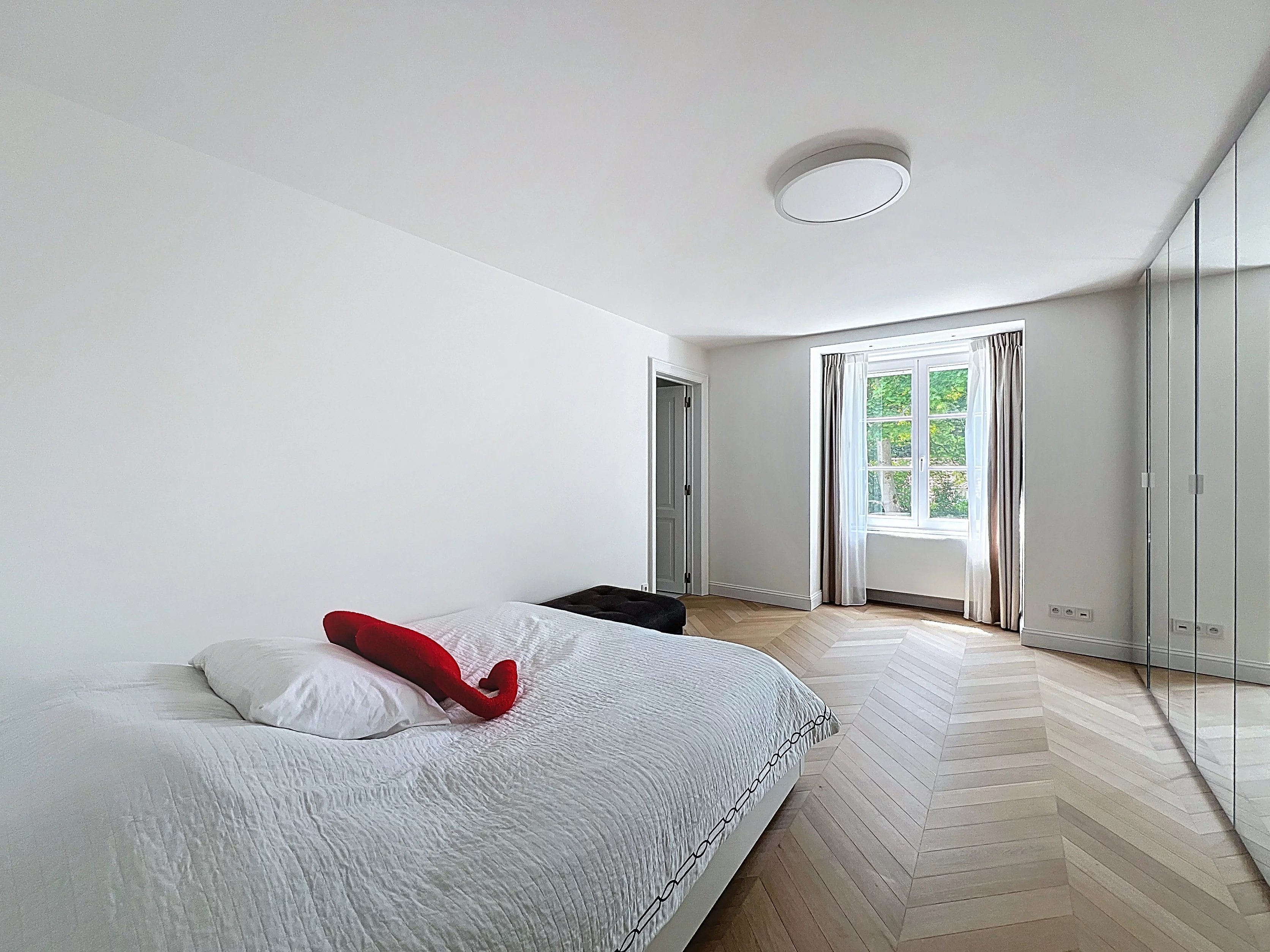 Prachtig huis in zijn groene omhulsel