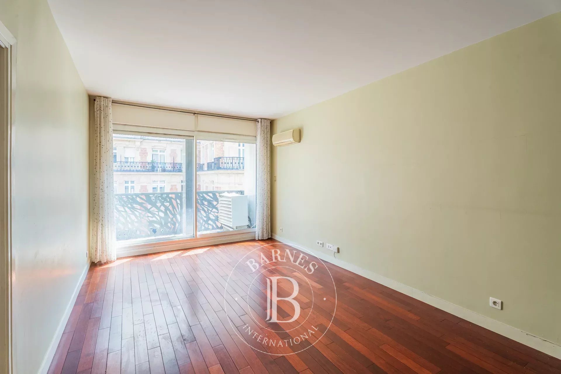 Daire Paris 8ème - picture 5