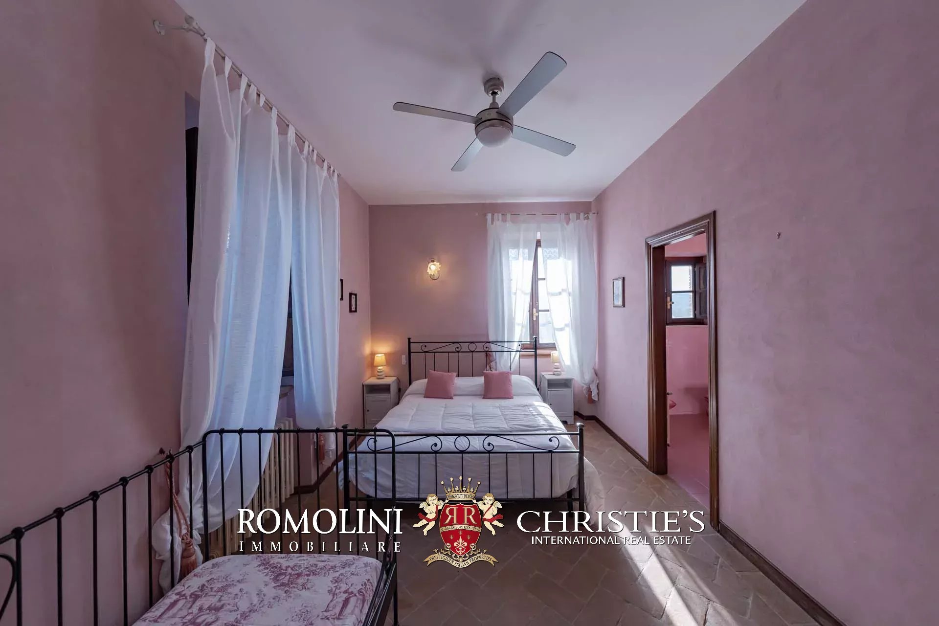 20 Bedroom Chateau's Image 63