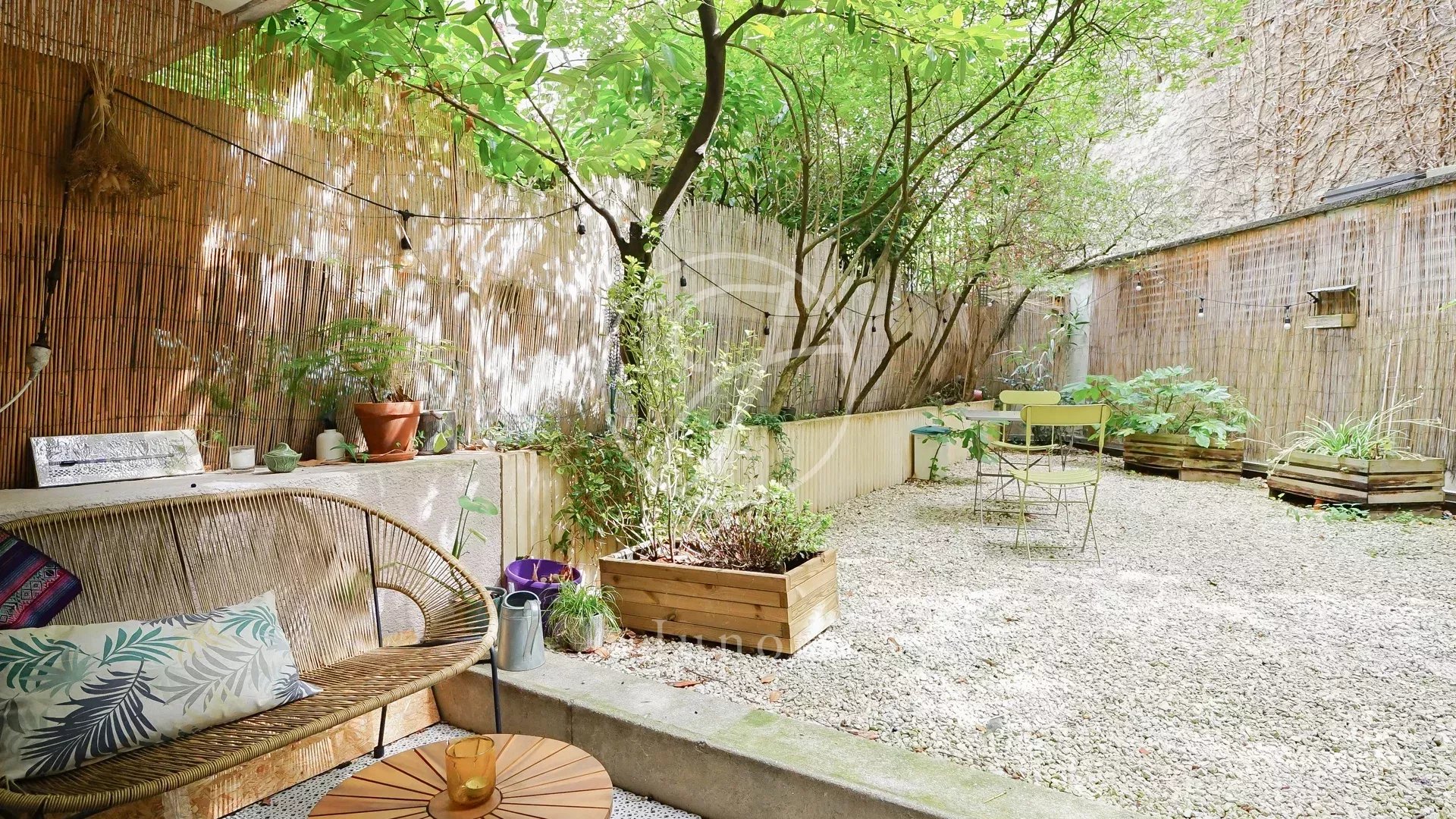 Paris 18e - RUE VAUVENARGUES - Studio à vendre - 33,51m² Carrez - 41,77m² de jardin.