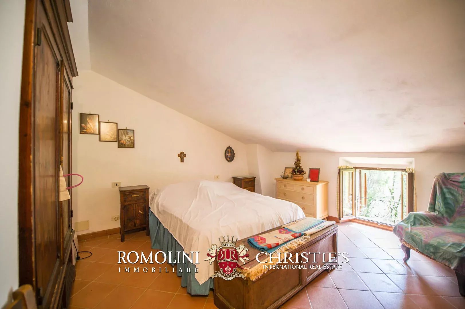 7 Bedroom Villa/Townhouse's Image 27
