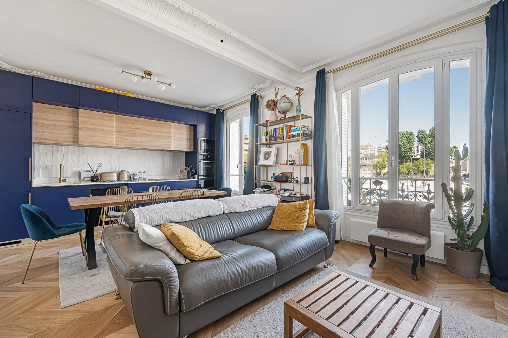Paris 12 - 4P refait à neuf  54.81 m2 au sol 2 chambres - 1er étage ascenseur Gardien