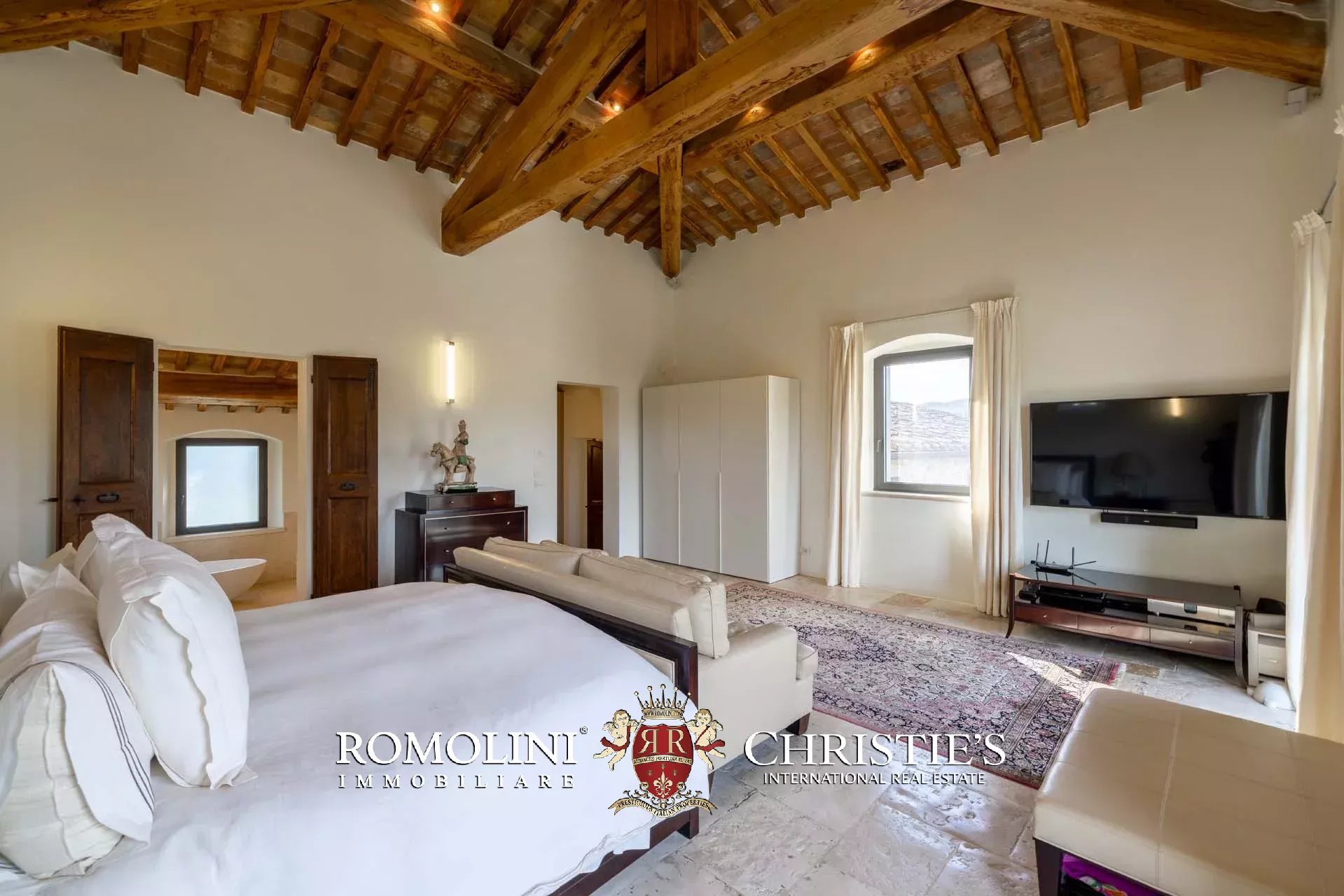 7 Bedroom Villa/Townhouse's Image 48