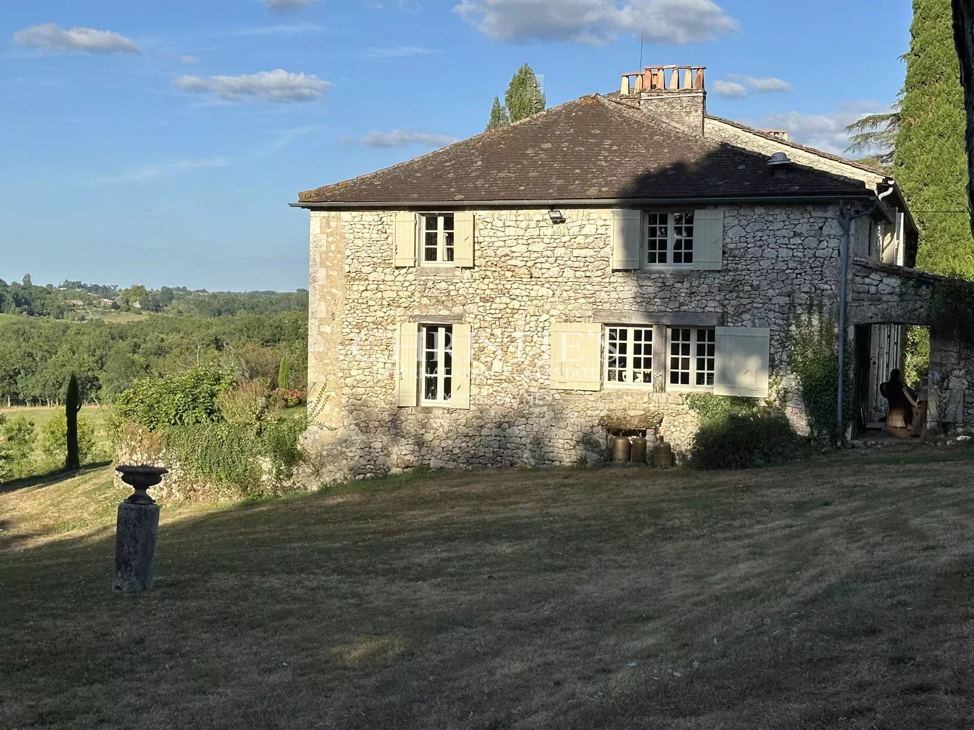 5 Bedroom Chateau's Image 30