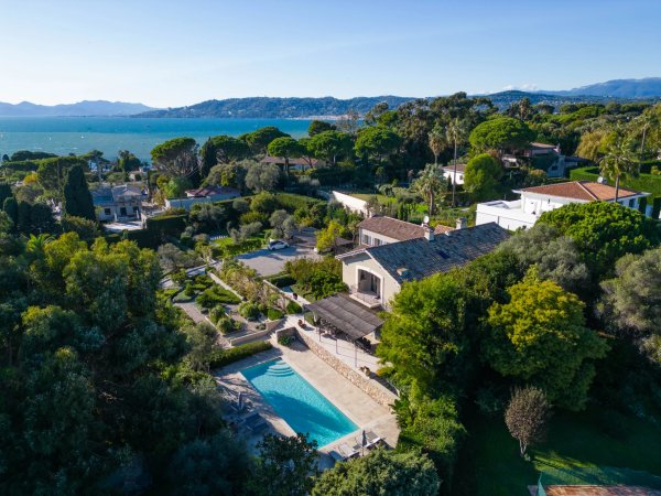 Historic Cap d'Antibes Family Estate | Luxury Villa with Tennis Court — photo 2