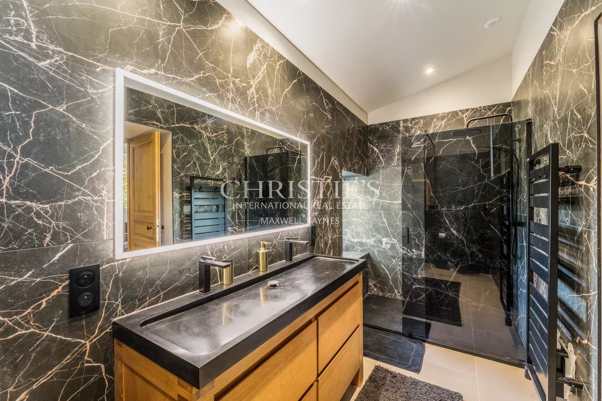 6 Bedroom Villa/Townhouse's Image 11