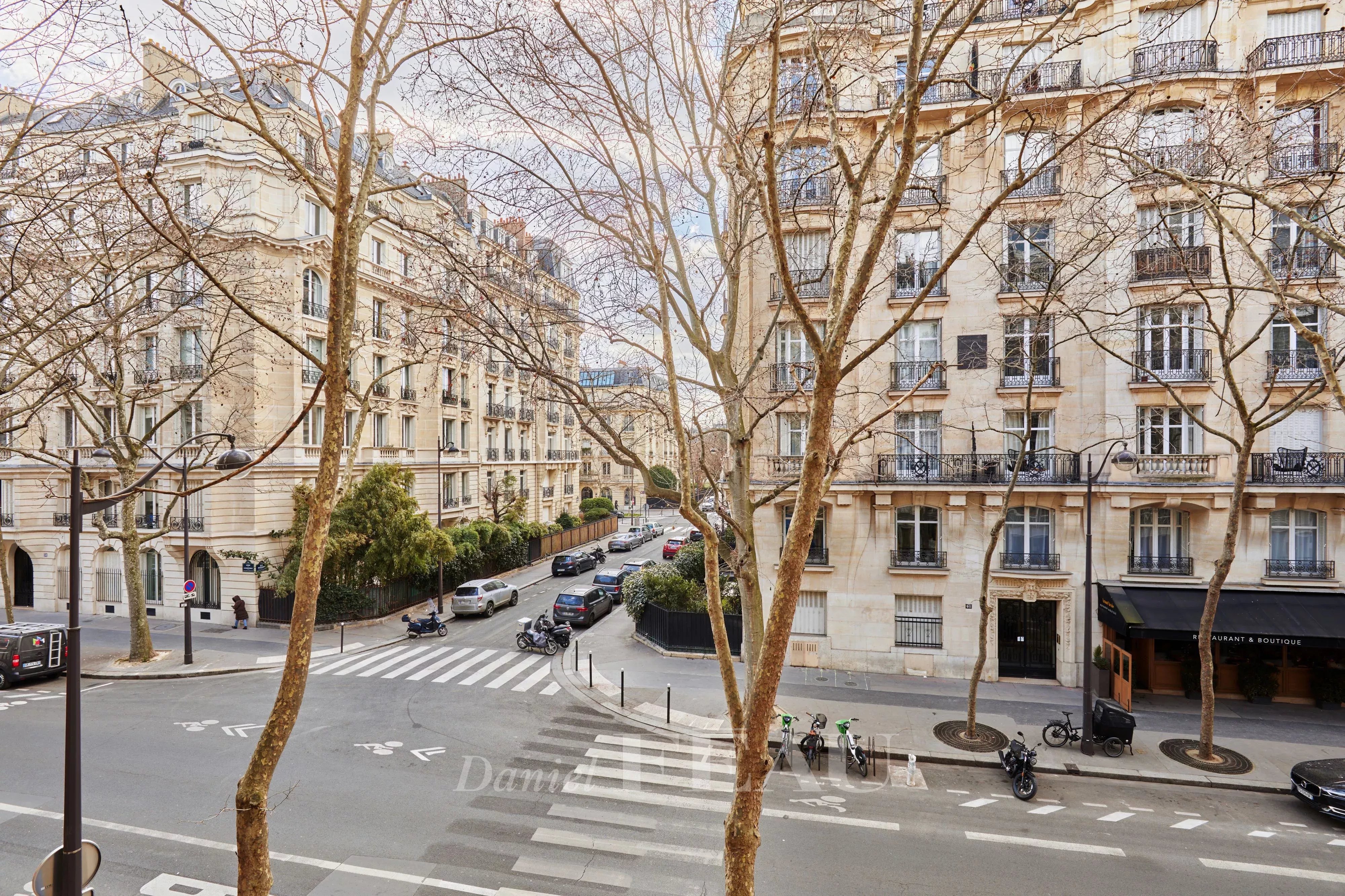 Sale Apartment Paris 7th