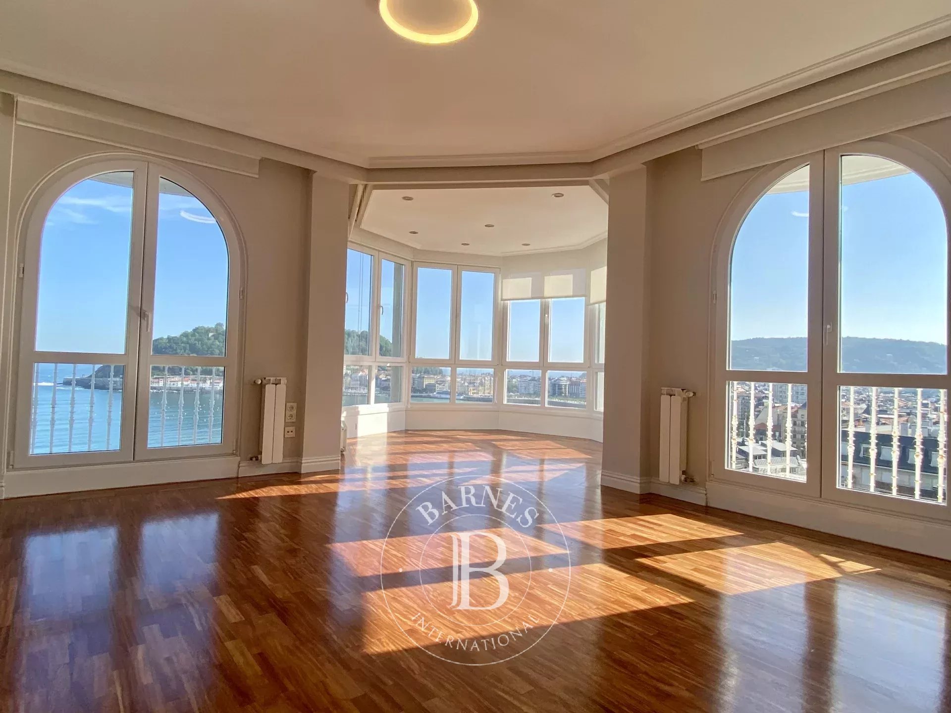 SAN SEBASTIÁN - Appartement rénové en première ligne de la baie de La Concha