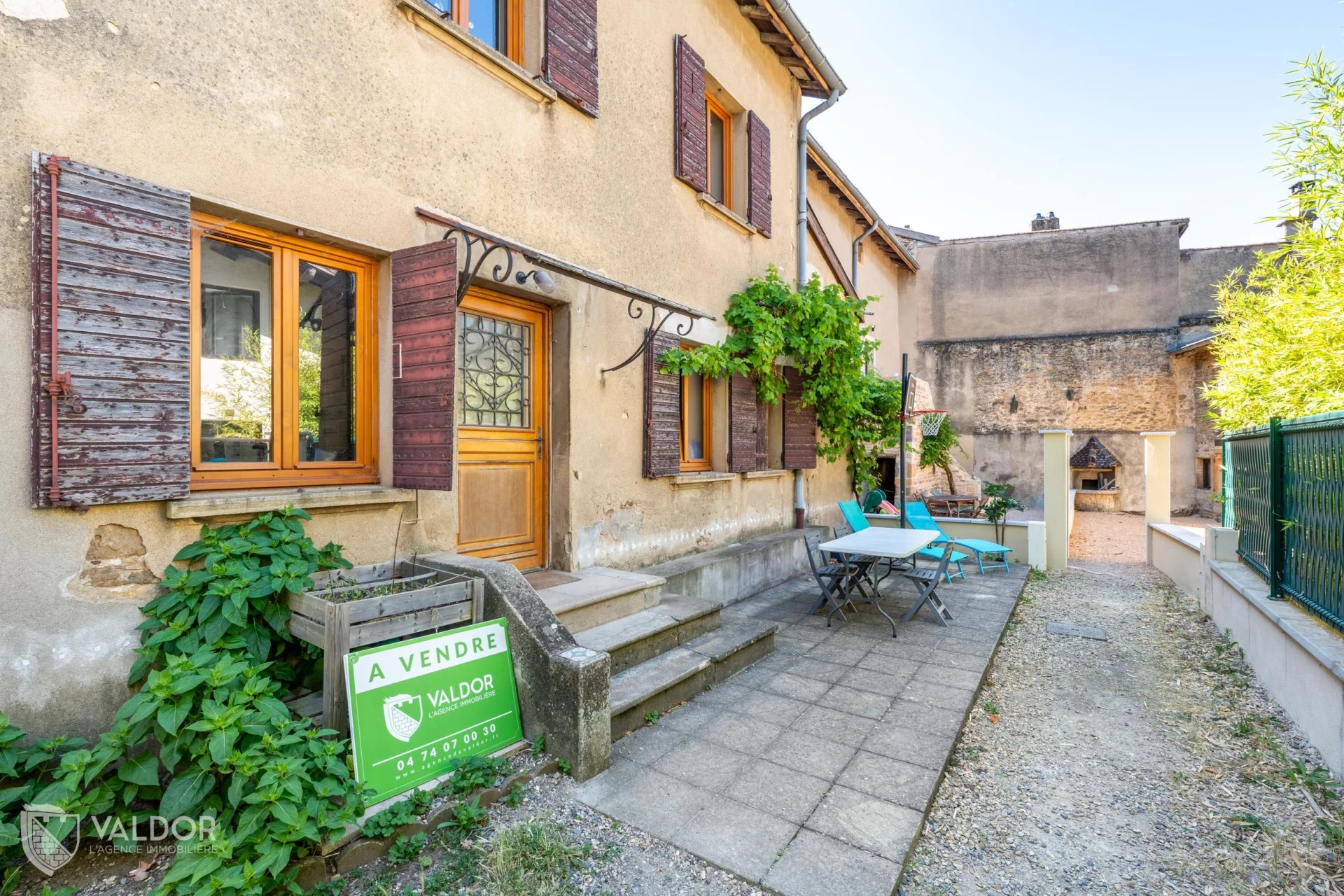 Maison familiale en pierres sur les hauteurs de ANSE