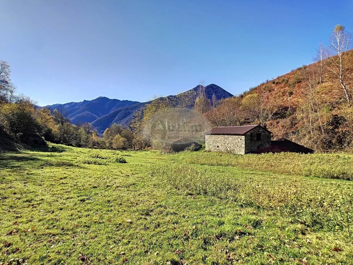 Granges ensoleillées, puits, vue - Photo 2