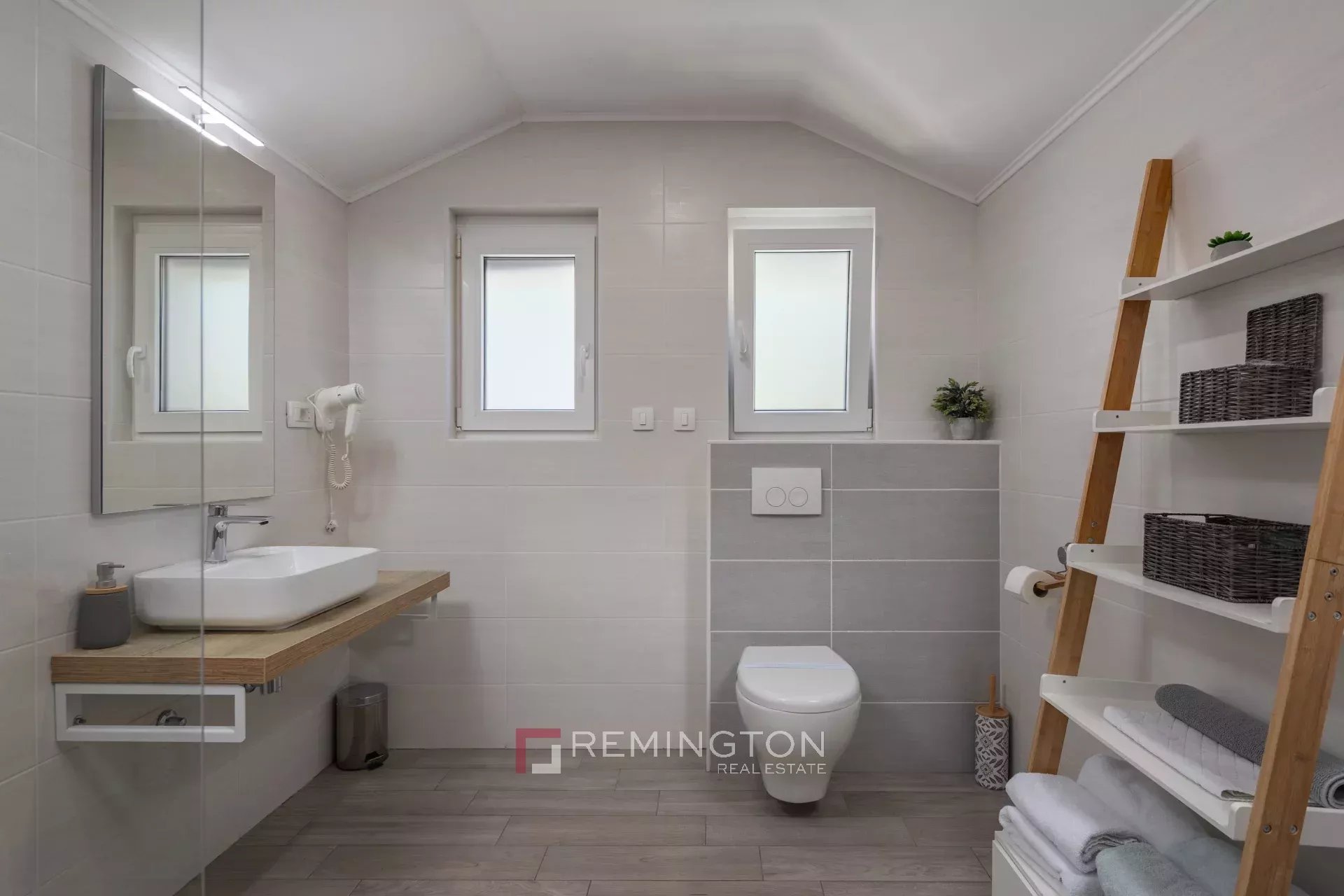 4 Bedroom Villa/Townhouse's Image 4