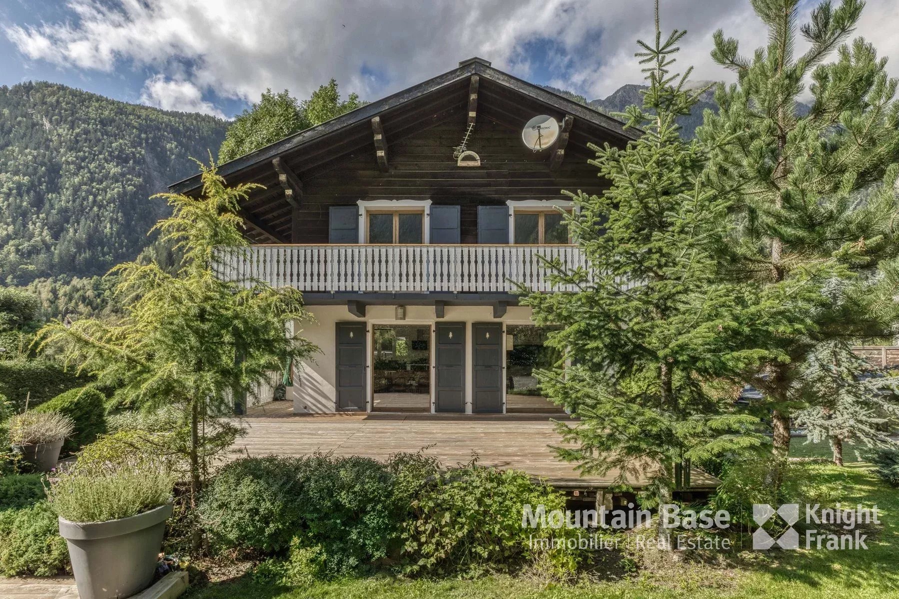 Photo of 5-bedroom house with a good-sized garden situated in Les Bossons