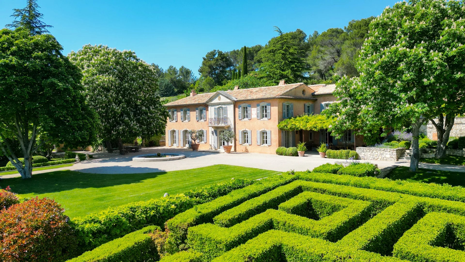 Exceptional Estate in the heart of Provence's beautiful countryside