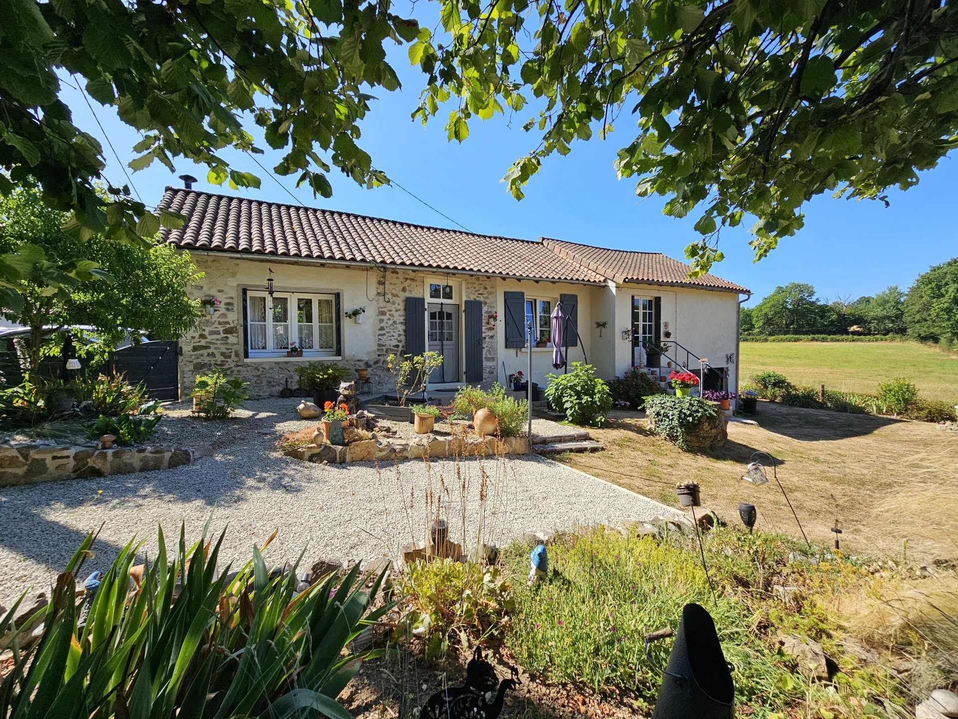 Maison de style cottage en bordure de ville