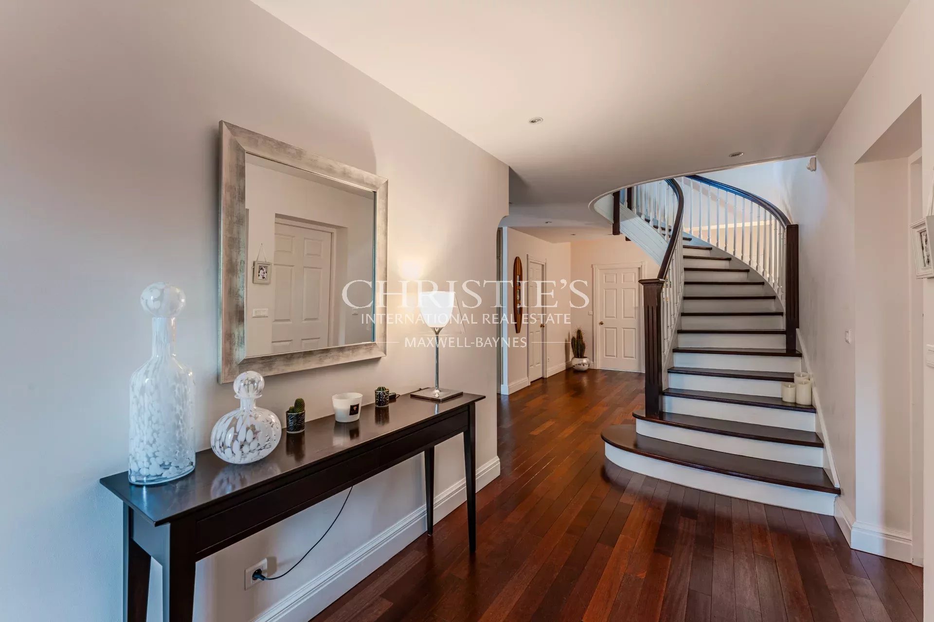 4 Bedroom Villa/Townhouse's Image 3