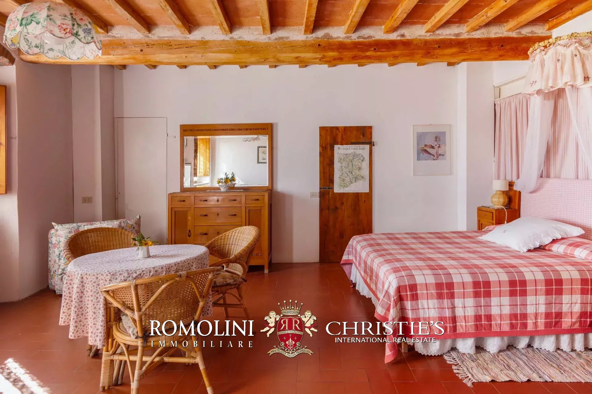 11 Bedroom Villa/Townhouse's Image 35