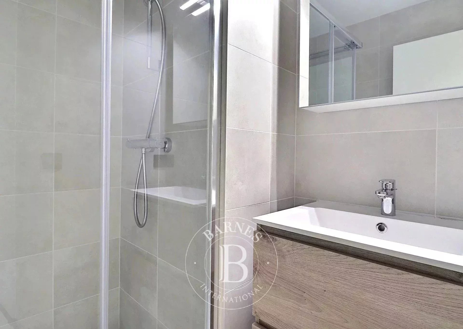 Rogier - Gemeubileerd 2 slaapkamer appartement