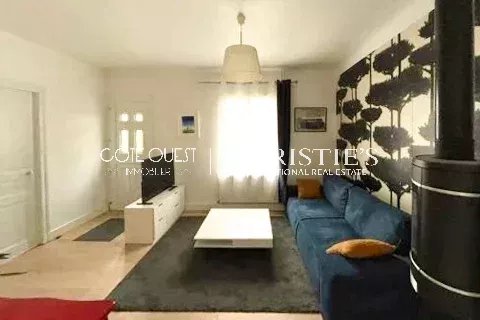 6 Bedroom Villa/Townhouse's Image 7