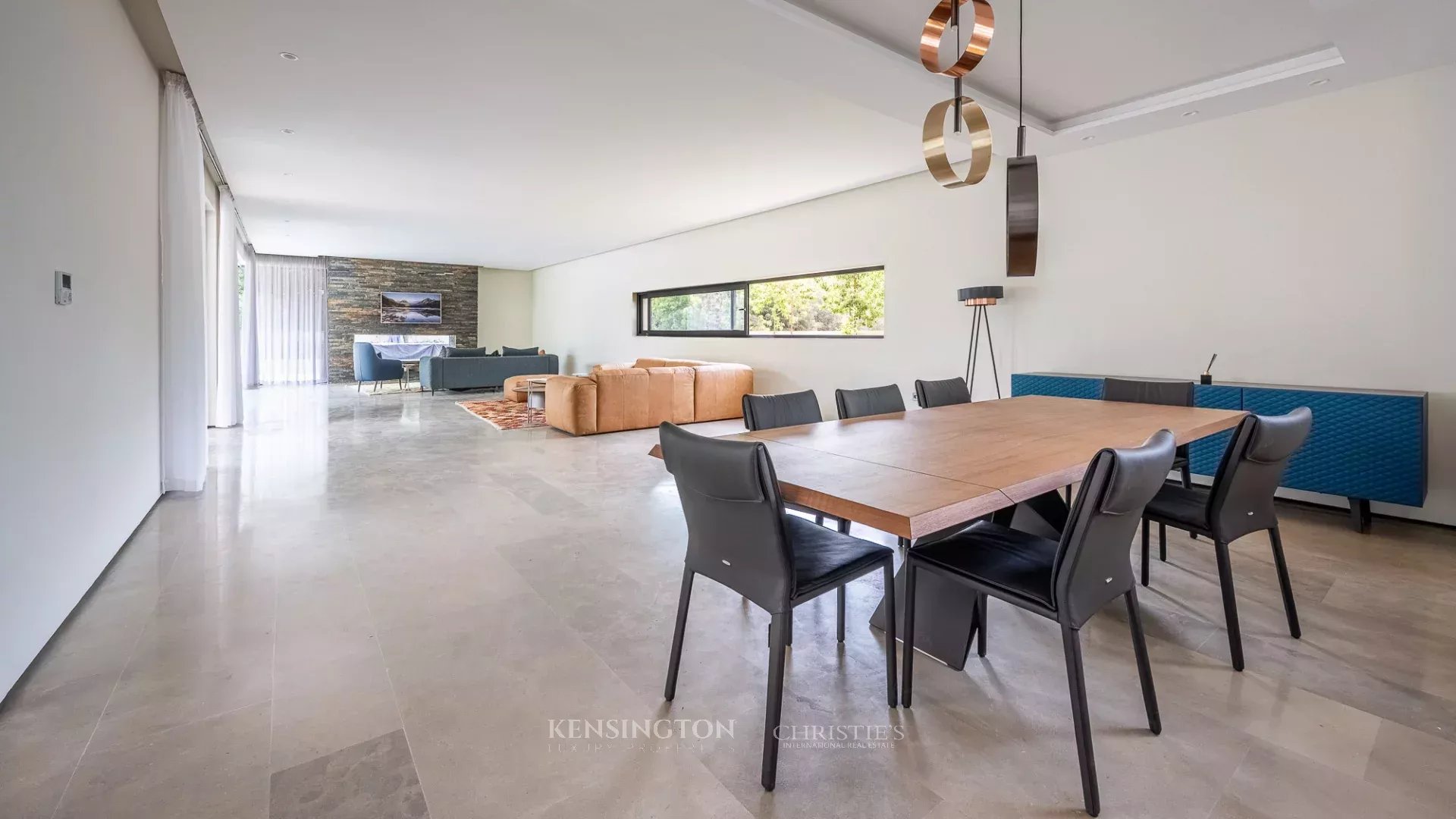 5 Bedroom Villa/Townhouse's Image 3