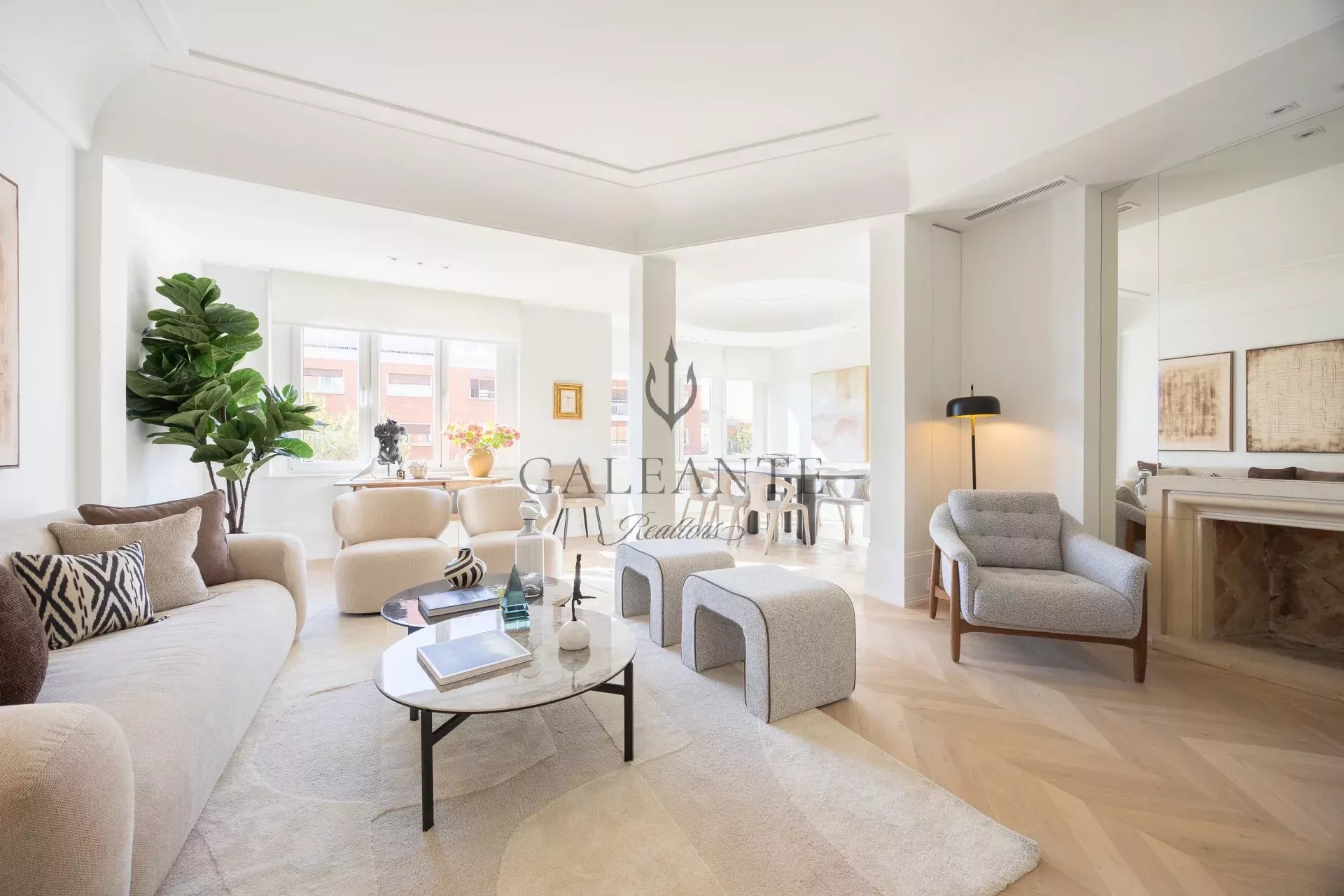 Sun-filled Signature Residence in iconic Juan Bravo - Image 2