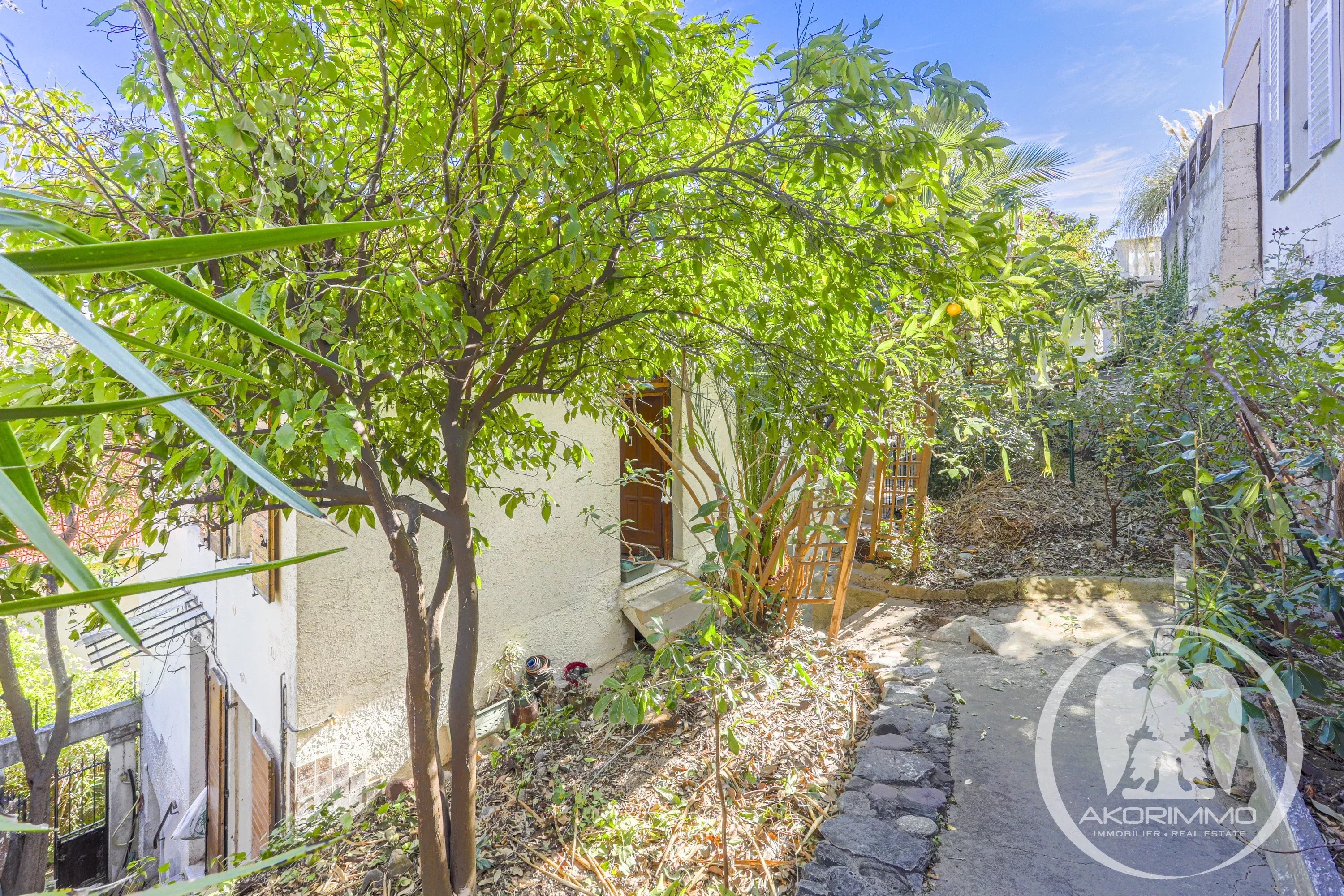 Maison  - 5 pièces  - 111.0 m2 -