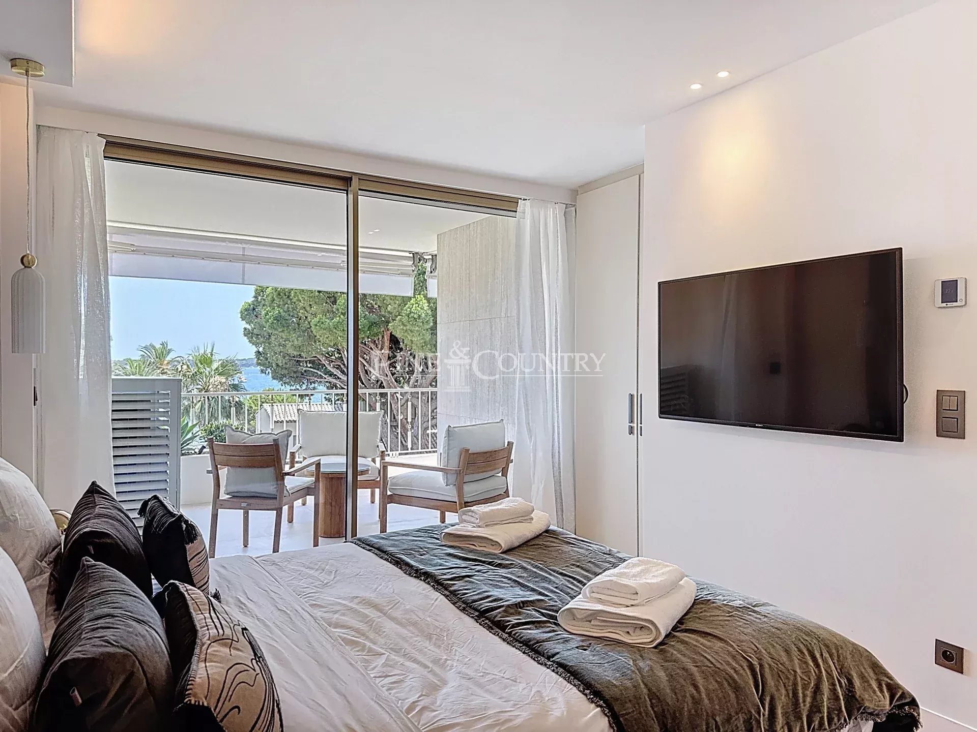 Photo of 3 BEDROOM APPARTEMENT FOR SALE CANNES PALM BEACH