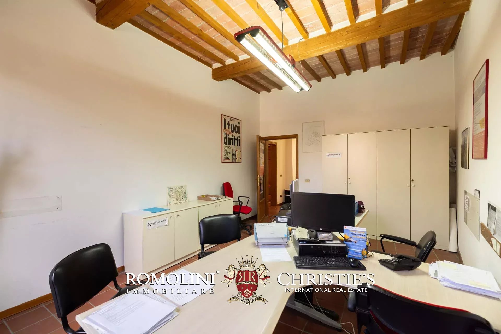 8 Bedroom Villa/Townhouse's Image 31