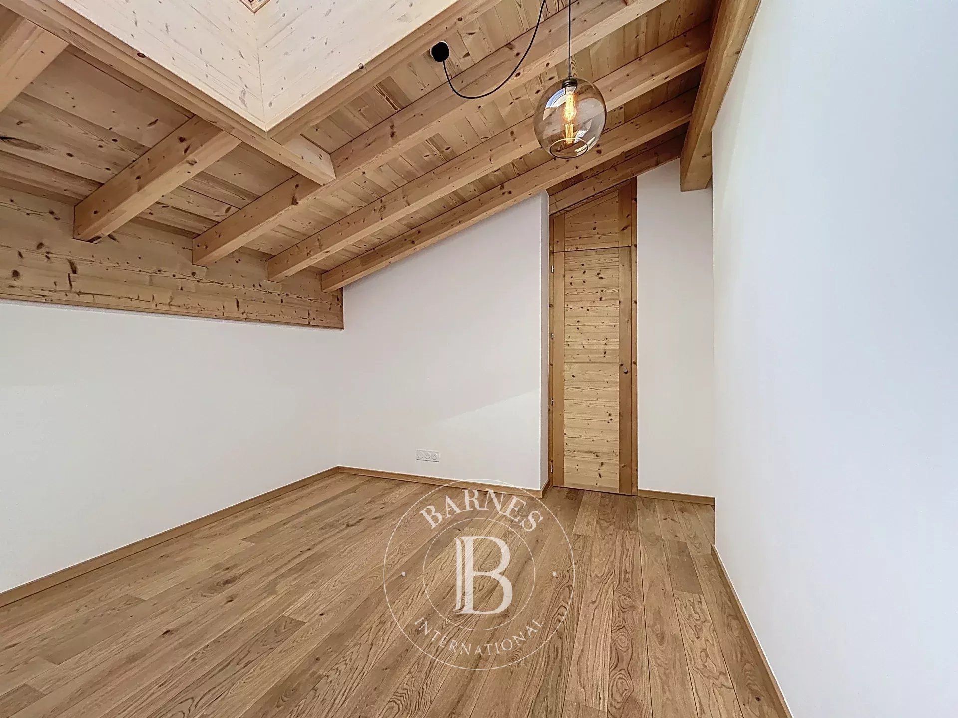 Photo of Les Gets – Spacious Family T6 Duplex – Direct Ski Access – Open Mountain Views