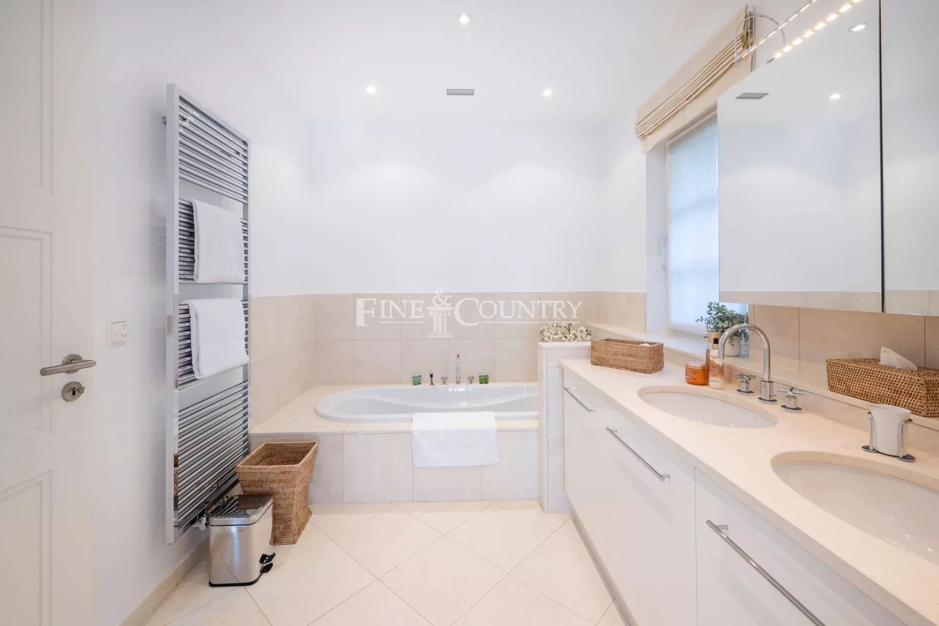 Photo of Villa for sale in Tourrettes