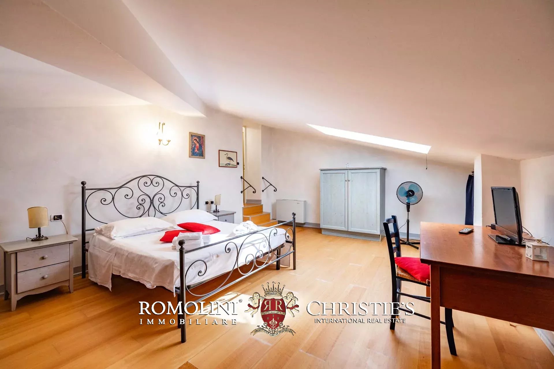 15 Bedroom Villa/Townhouse's Image 73
