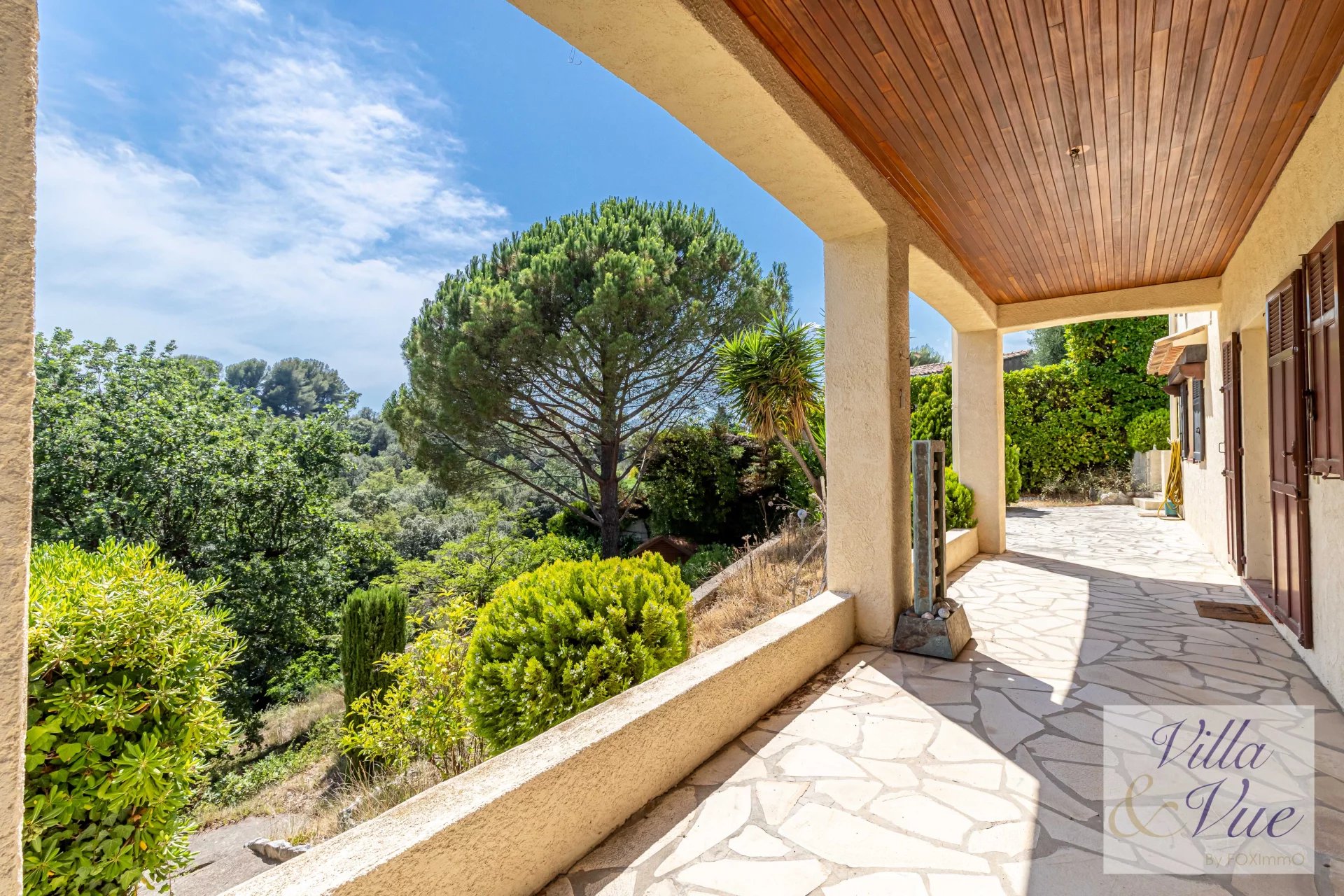 In Costa Azzurra, a Saint Paul de Vence, villa 3 appartamenti, calma assoluta, dominante, bella vista mare