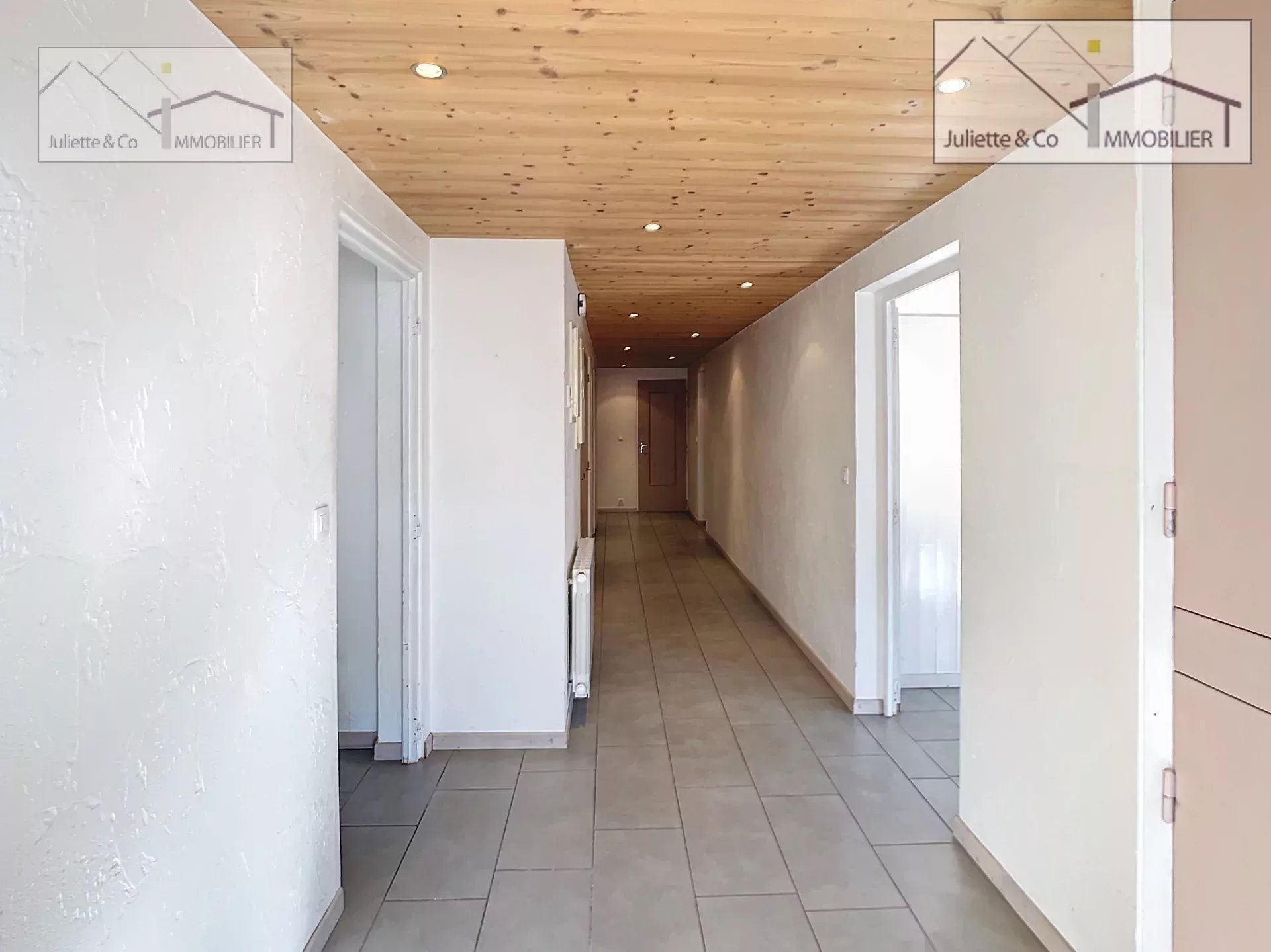 Photo of Three-bedroom apartment in Cordon