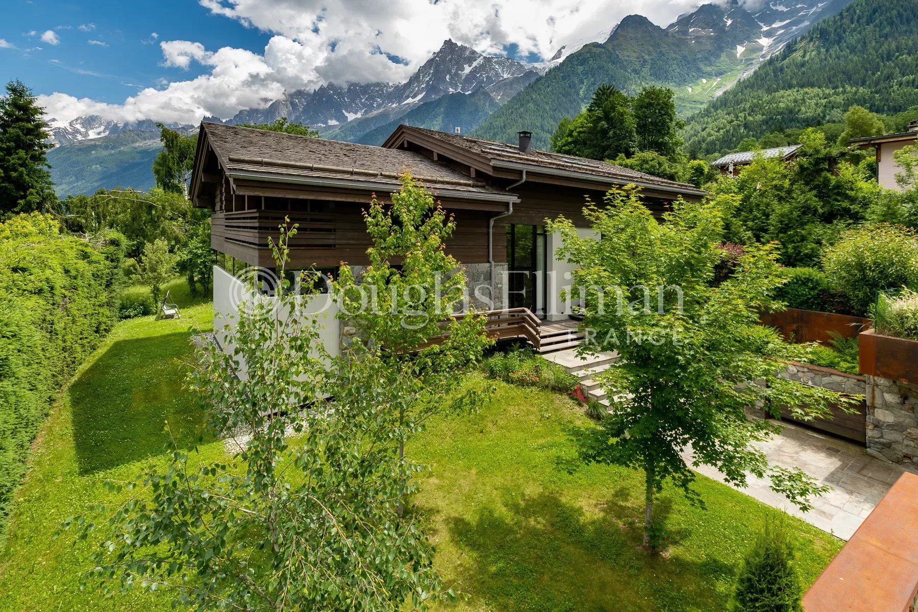 LES HOUCHES – Chalet contemporain de 4/5 chambres - Image nᵒ2