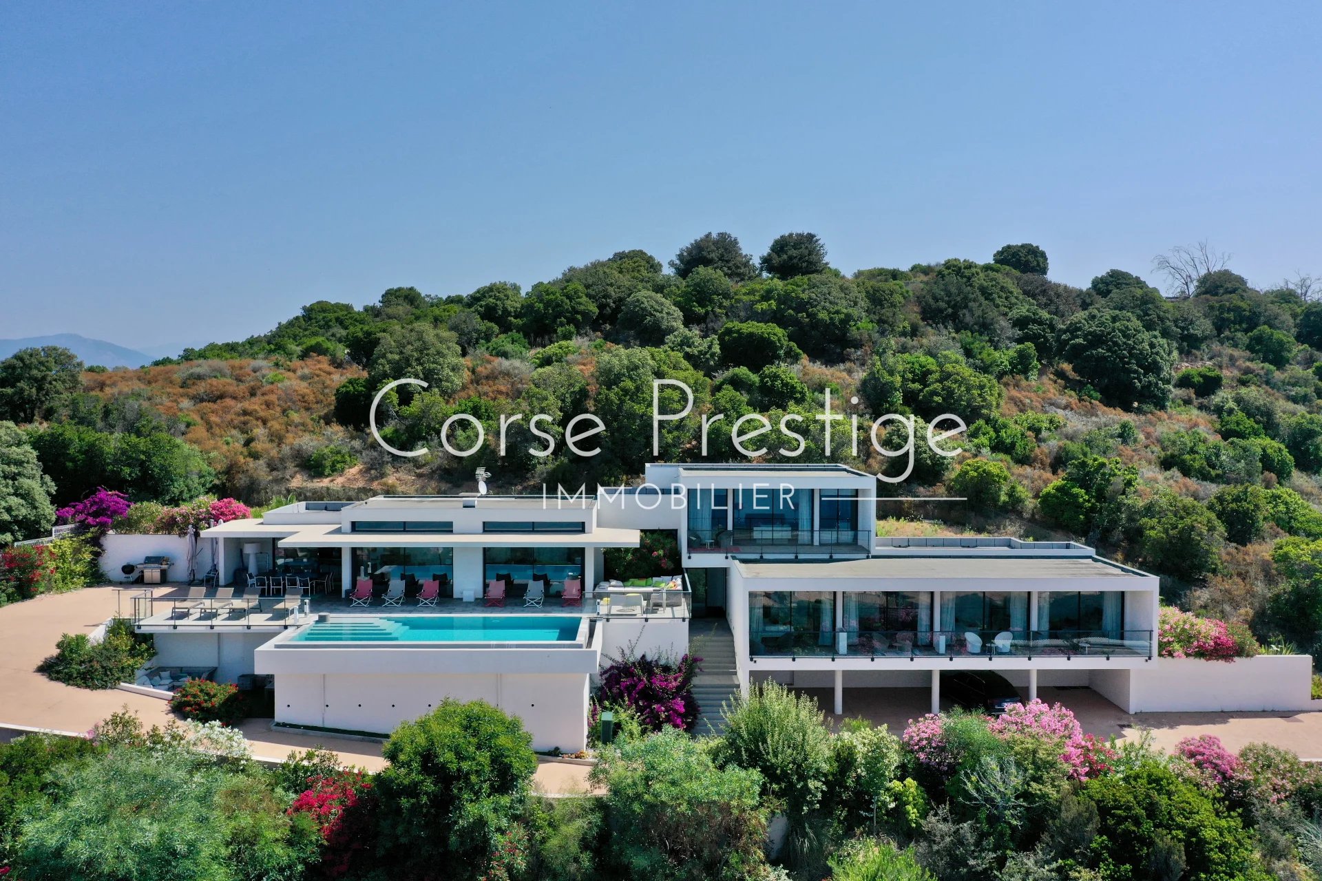 villa avec piscine en bord de mer - porticcio - rive sud - ajaccio - corse image1