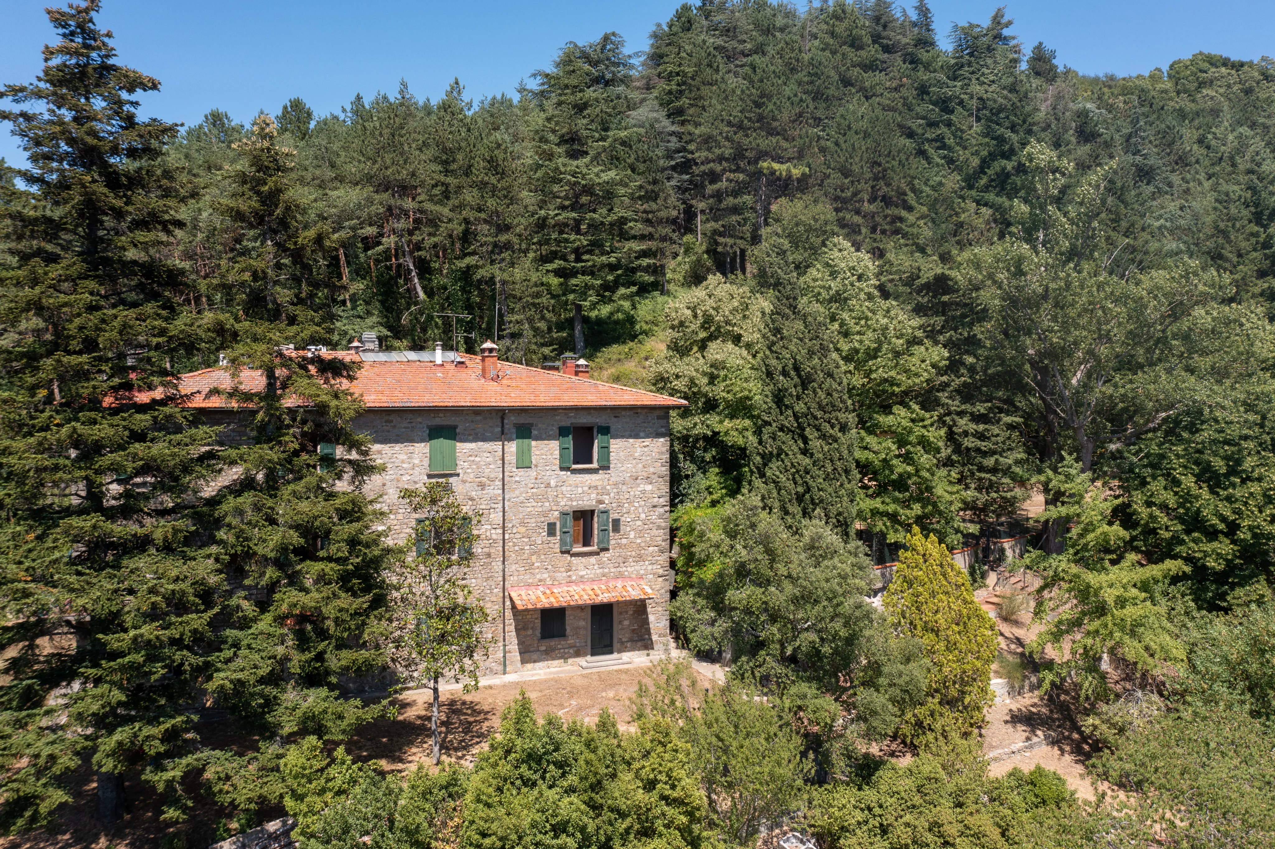 Prestigious estate with villas and private reserve in the heart of Mugello