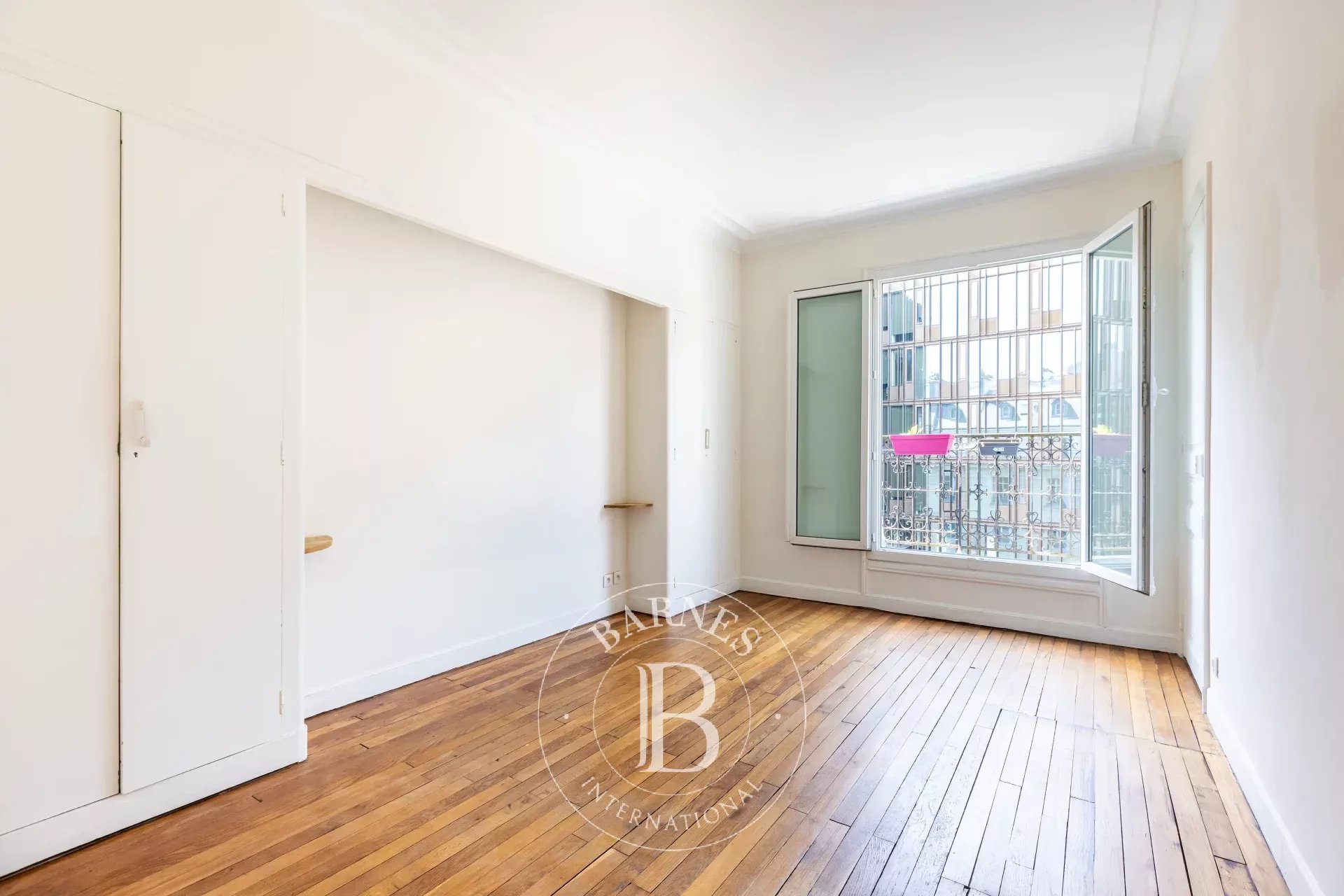 Paris  - Apartment 4 Bedrooms - picture 11