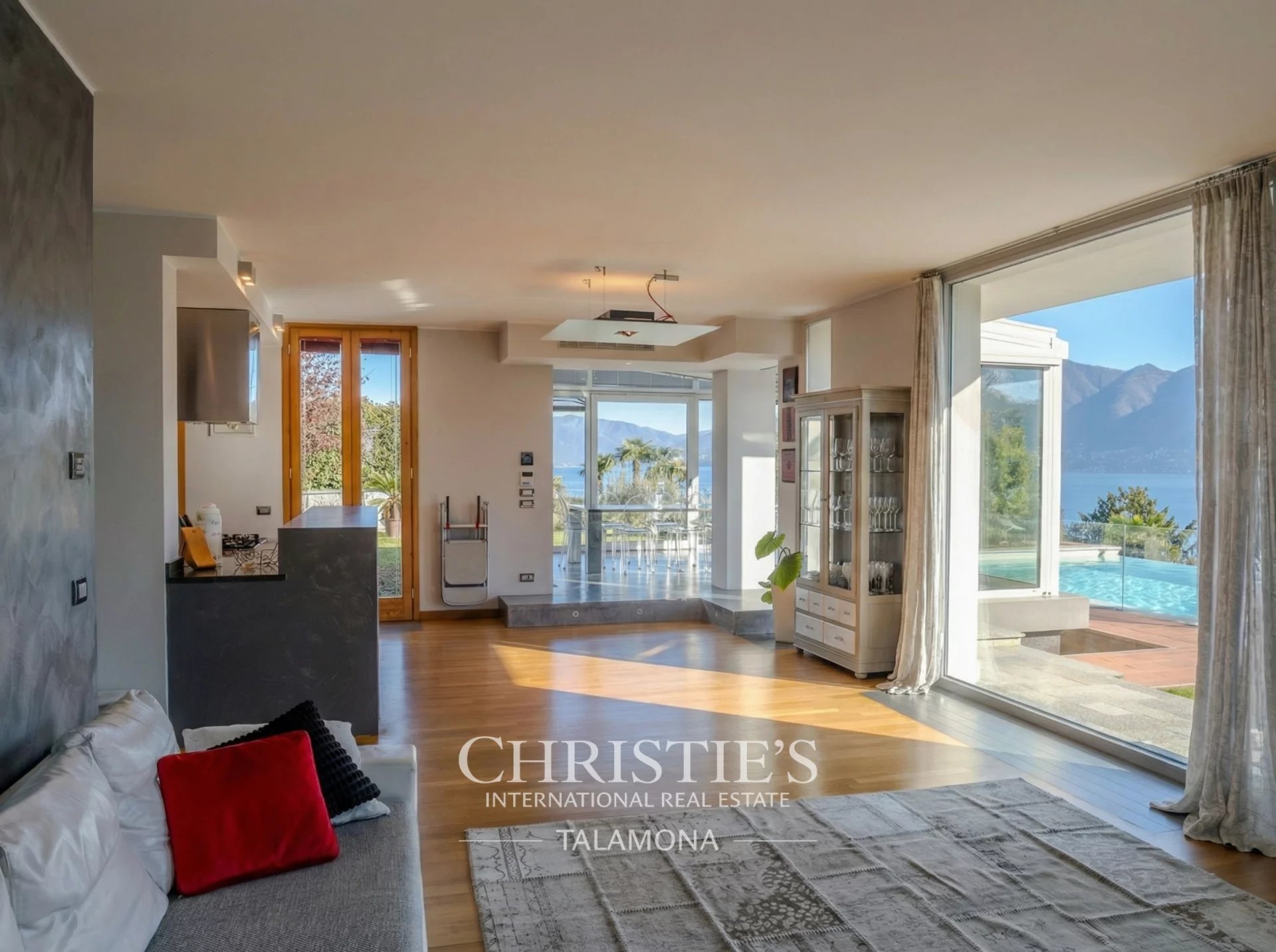 4 Bedroom Villa/Townhouse's Image 7