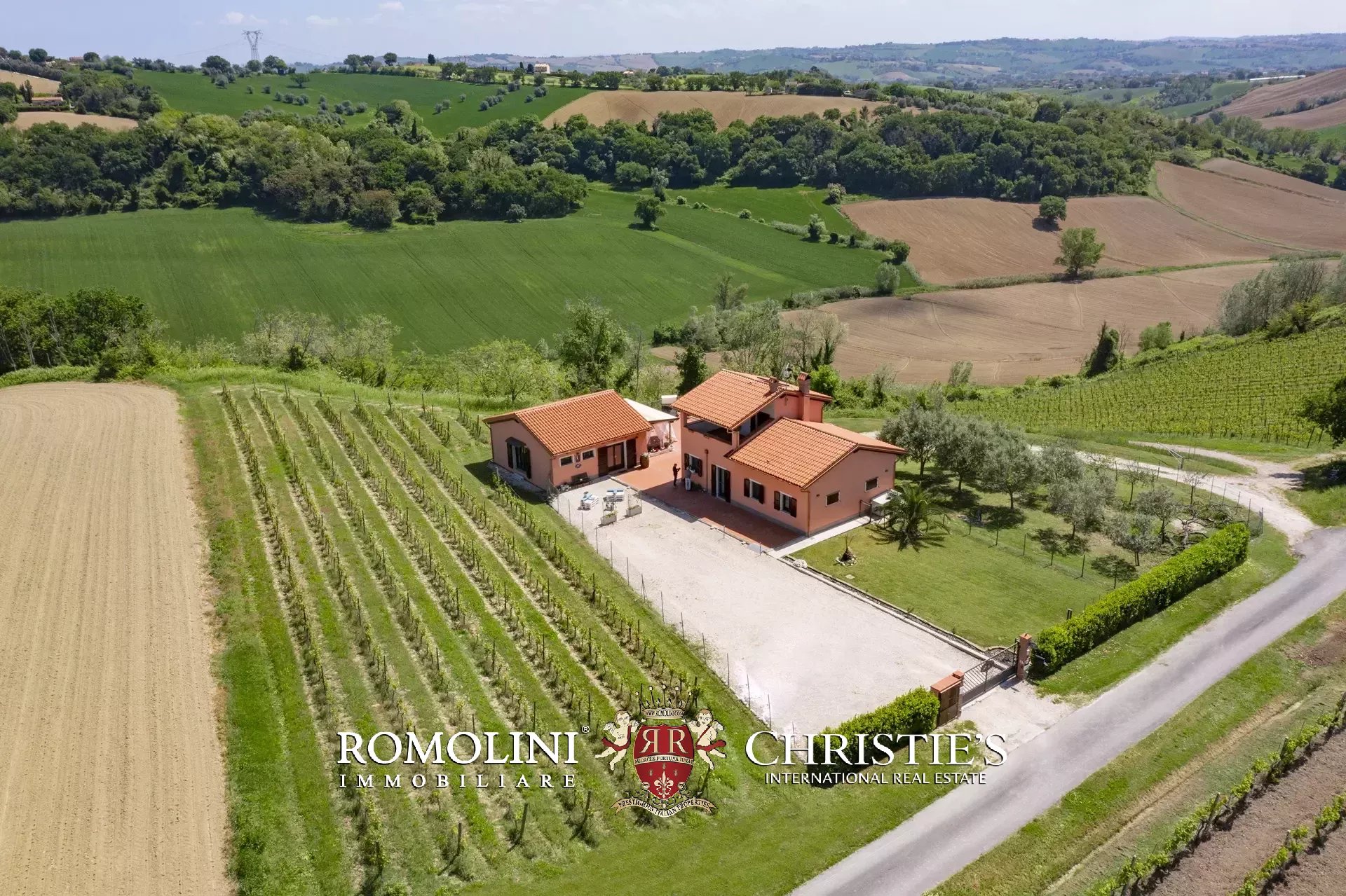 5 Bedroom Vineyard's Image 8
