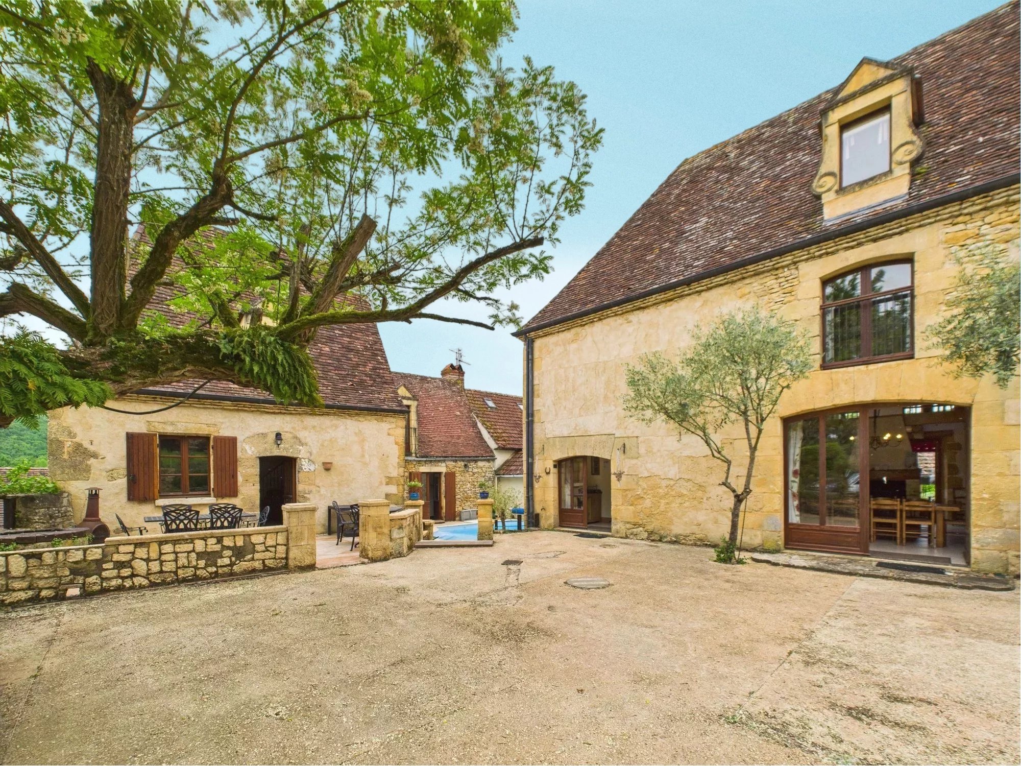 A picturesque ensemble of properties nestled in the heart of the Périgord Noir