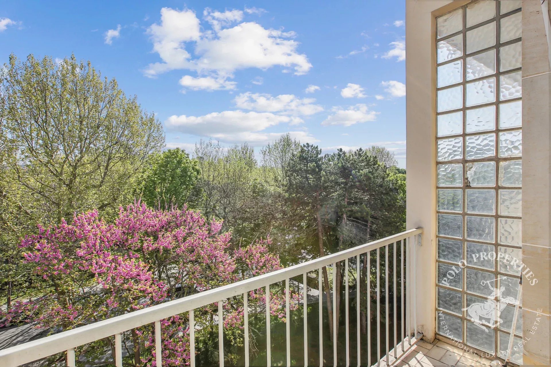 Etage élevé avec balcon- Neuilly-sur-Seine