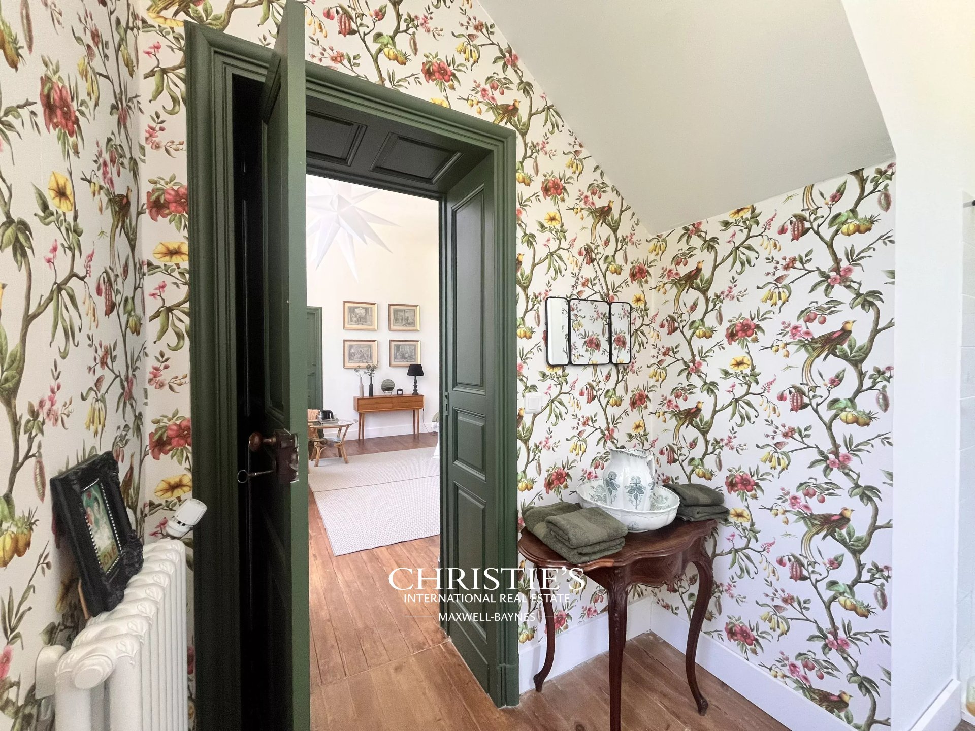 9 Bedroom Chateau's Image 12