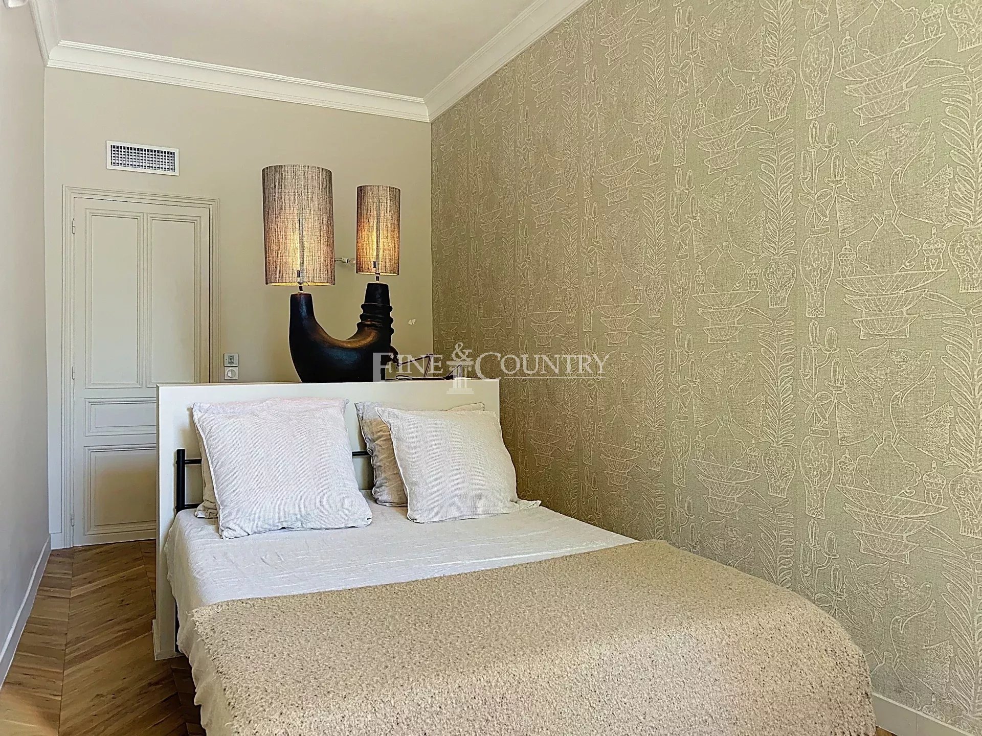 Photo of For sale apartment in Cannes within walking distance to the center, with workshop