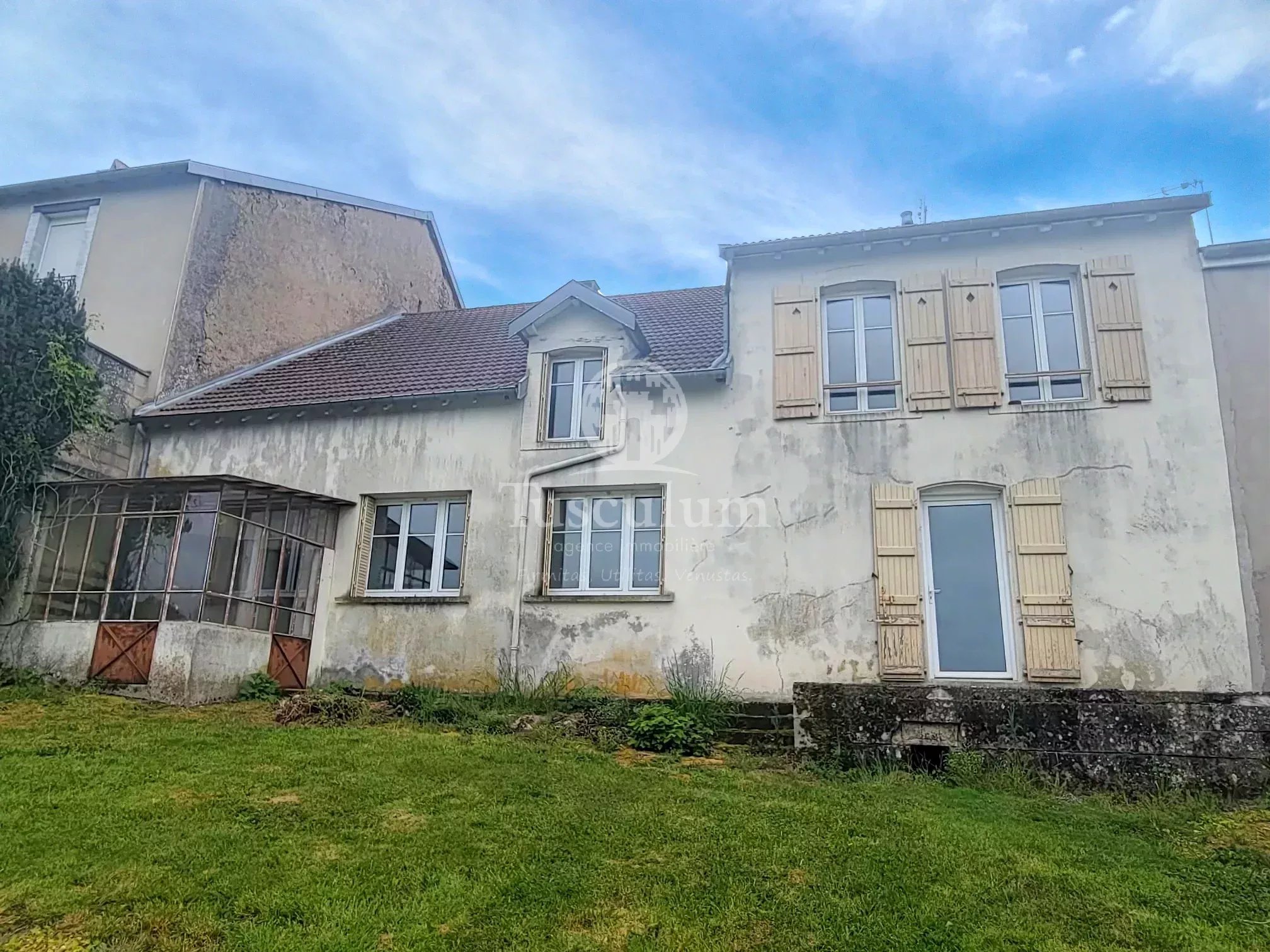 Maison à rénover avec grand terrain et fort potentiel – Bourmont-entre-Meuse-et-Mouzon