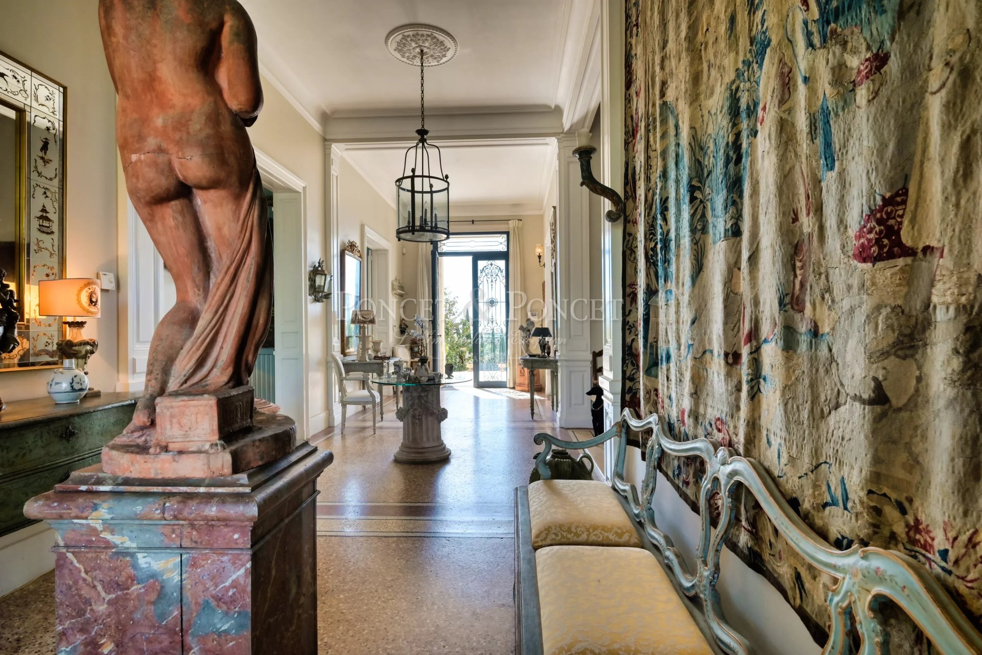 6 Bedroom Villa/Townhouse's Image 8