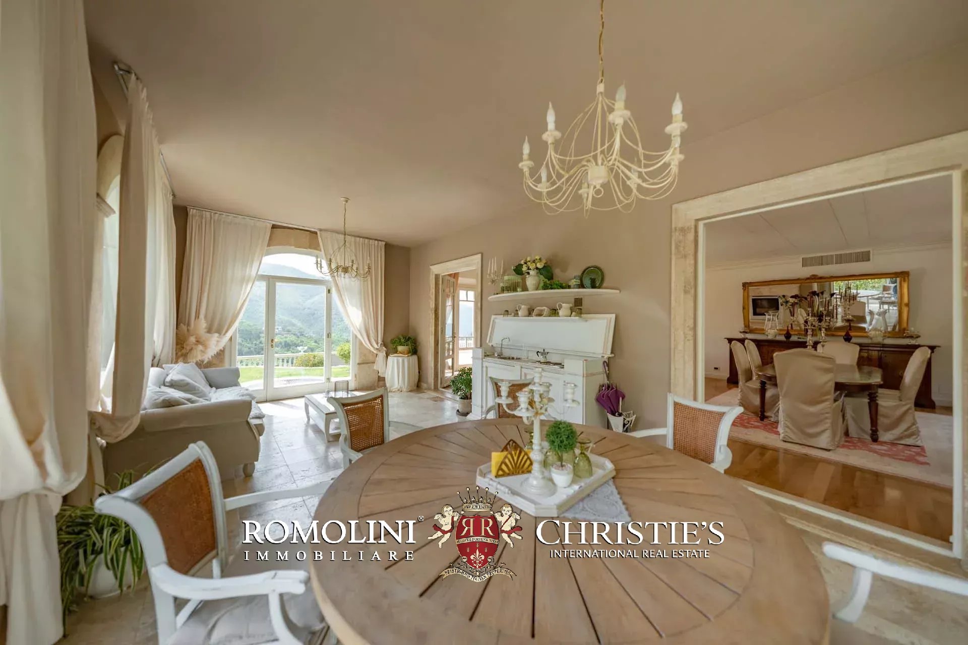 10 Bedroom Villa/Townhouse's Image 9