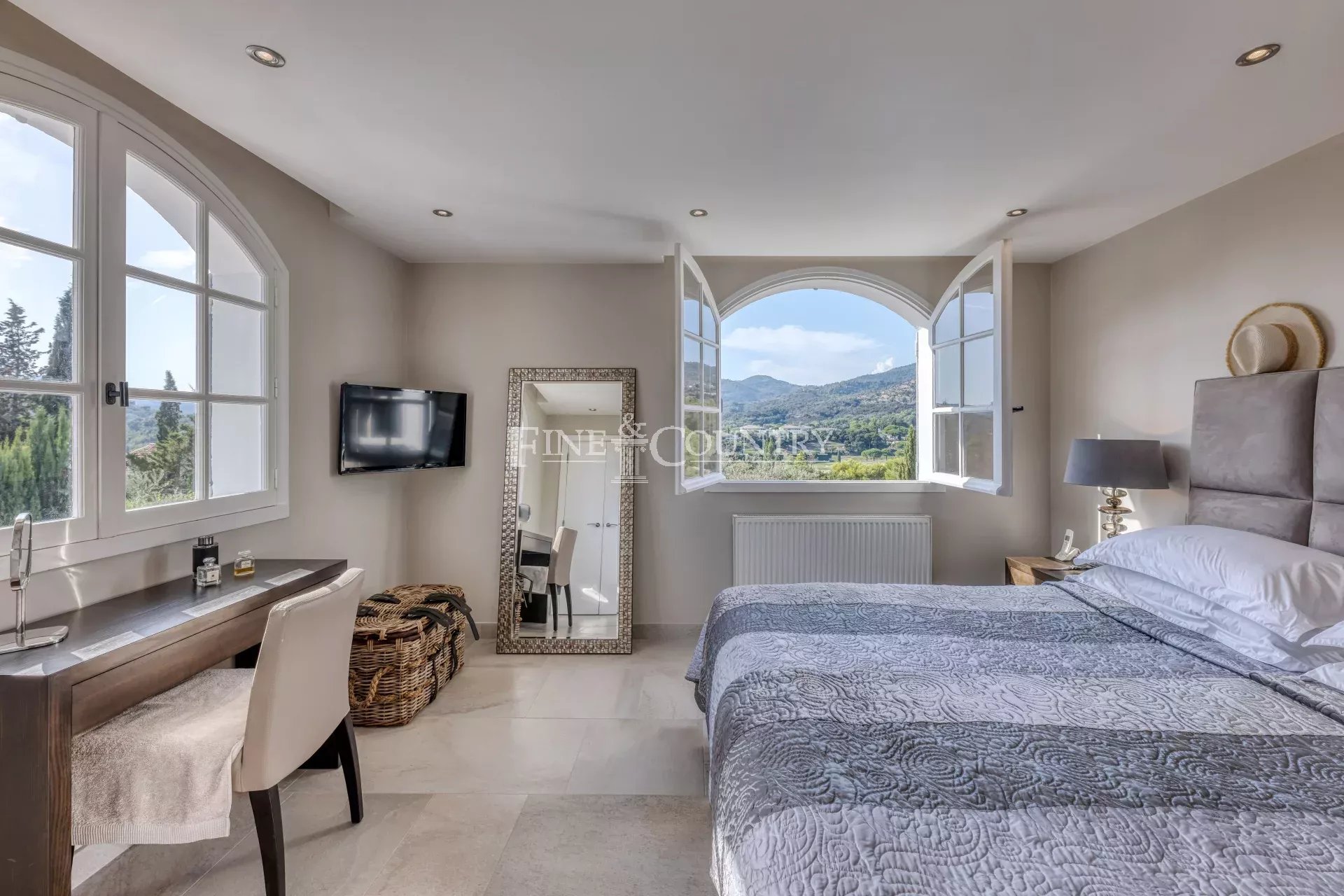 Photo of Villa for sale in Mandelieu with swimming pool and panoramic viewsl