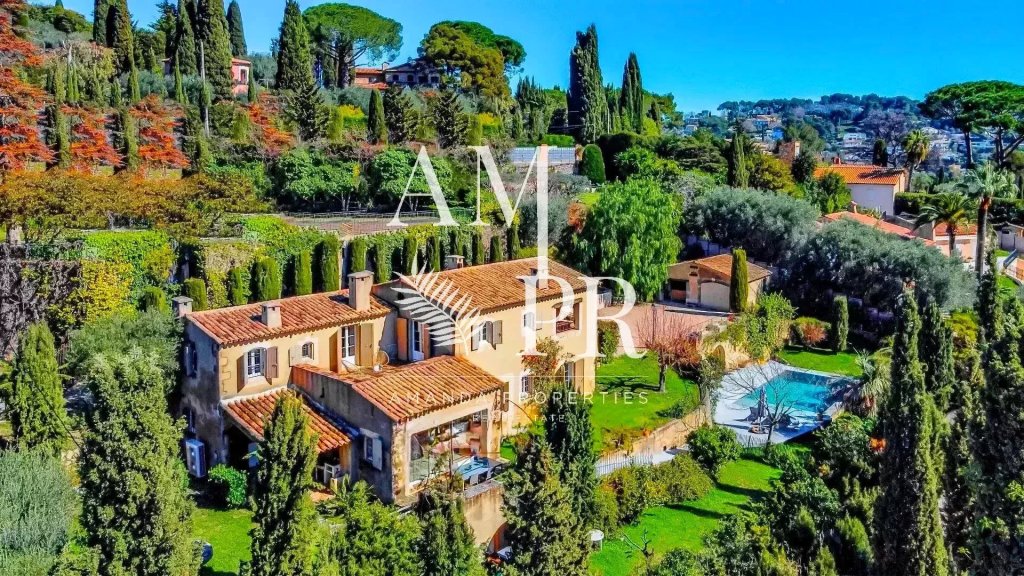 Villa for sale in Mougins — Mougins - renovated Provencal house with sea view