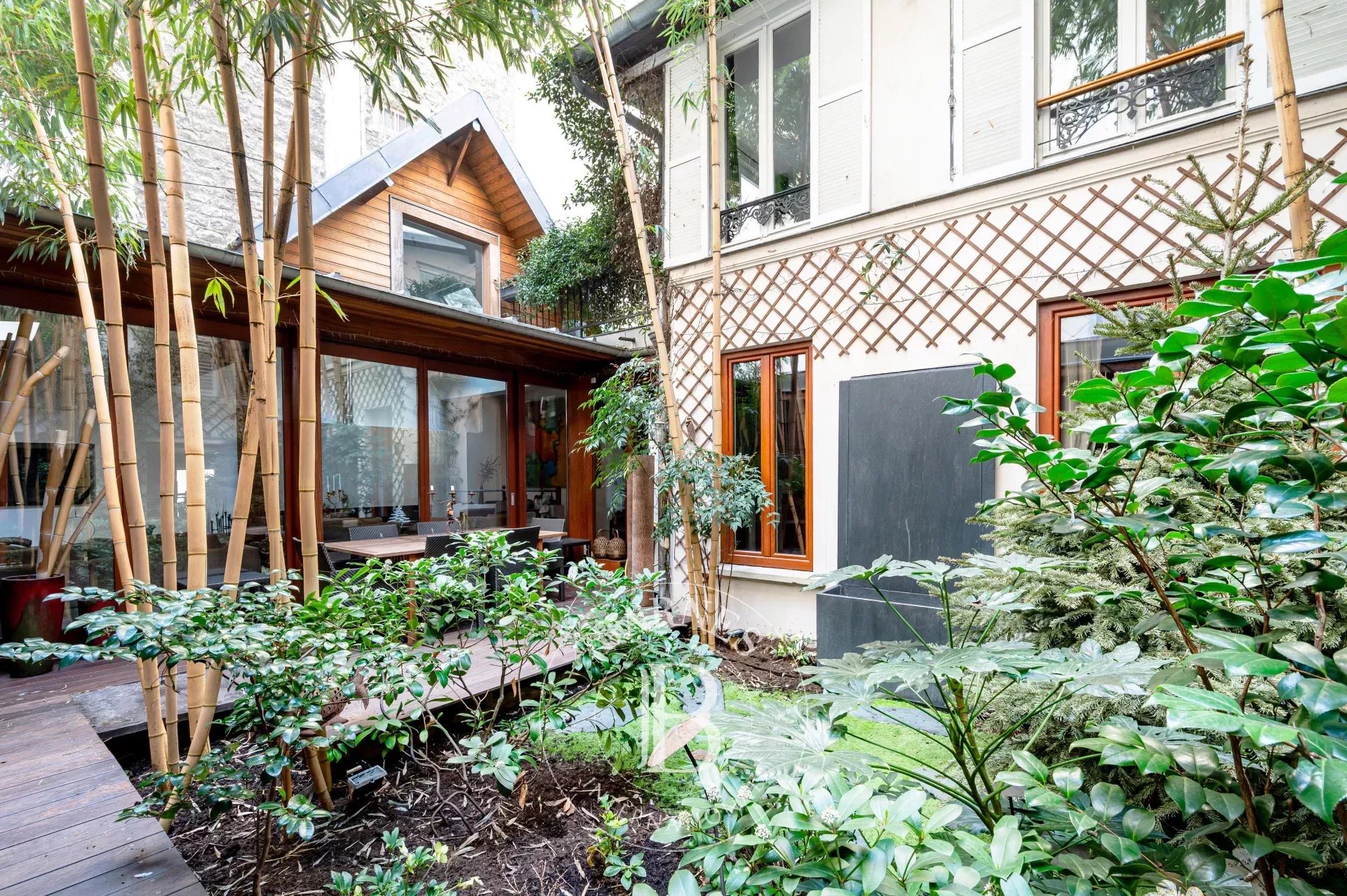 Sole agent - Neuilly - Peretti - 4-bedroom house - Central garden and terrace