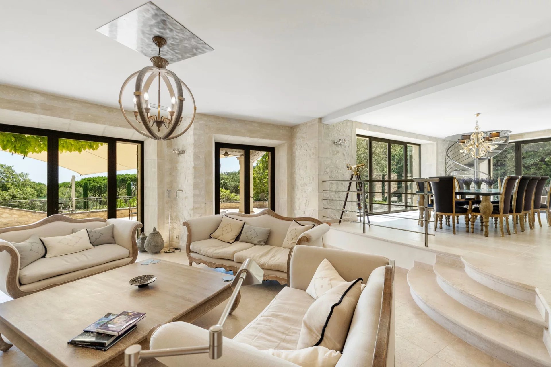 Exceptional property with panoramic views